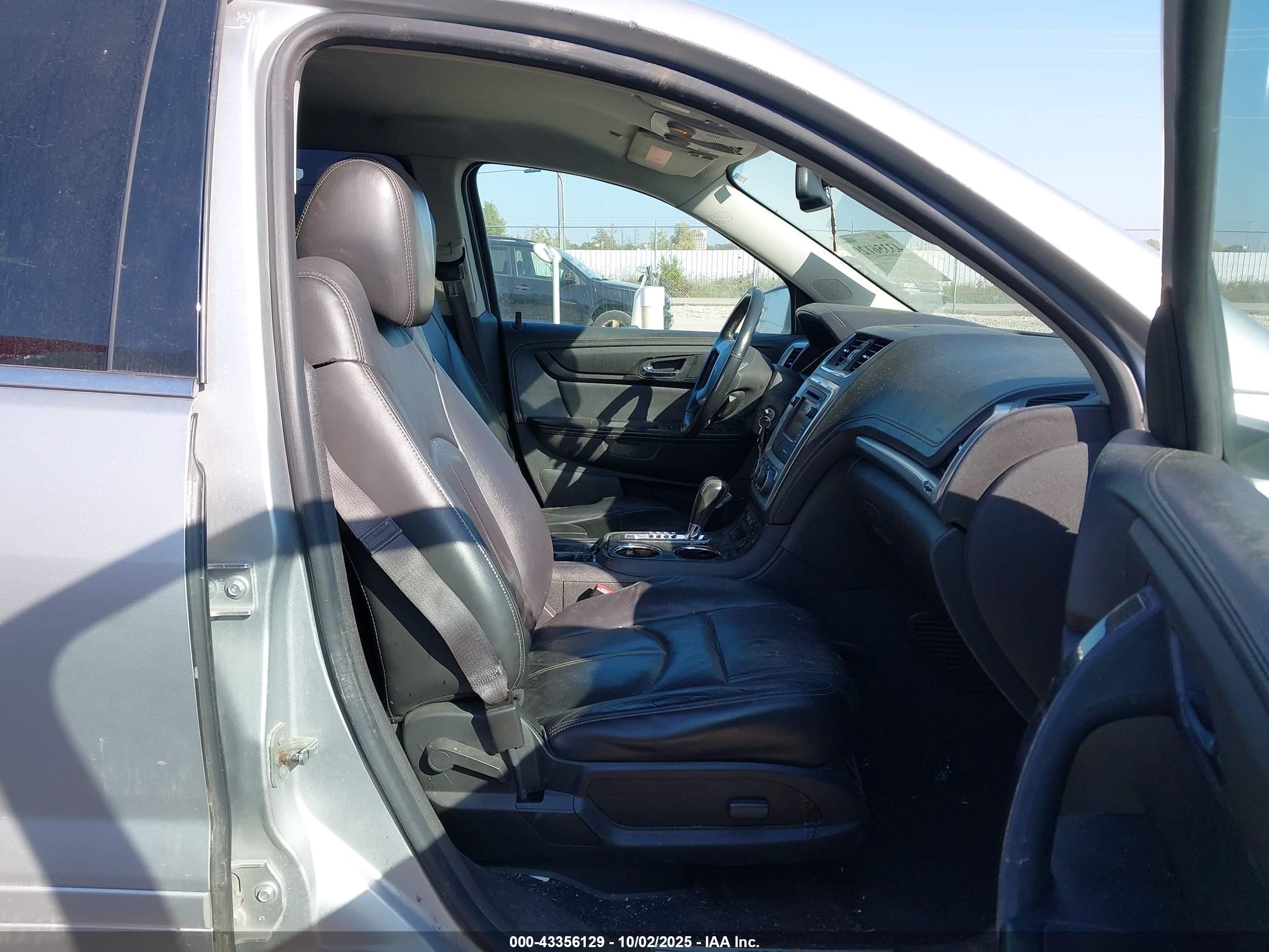 GMC ACADIA image 5