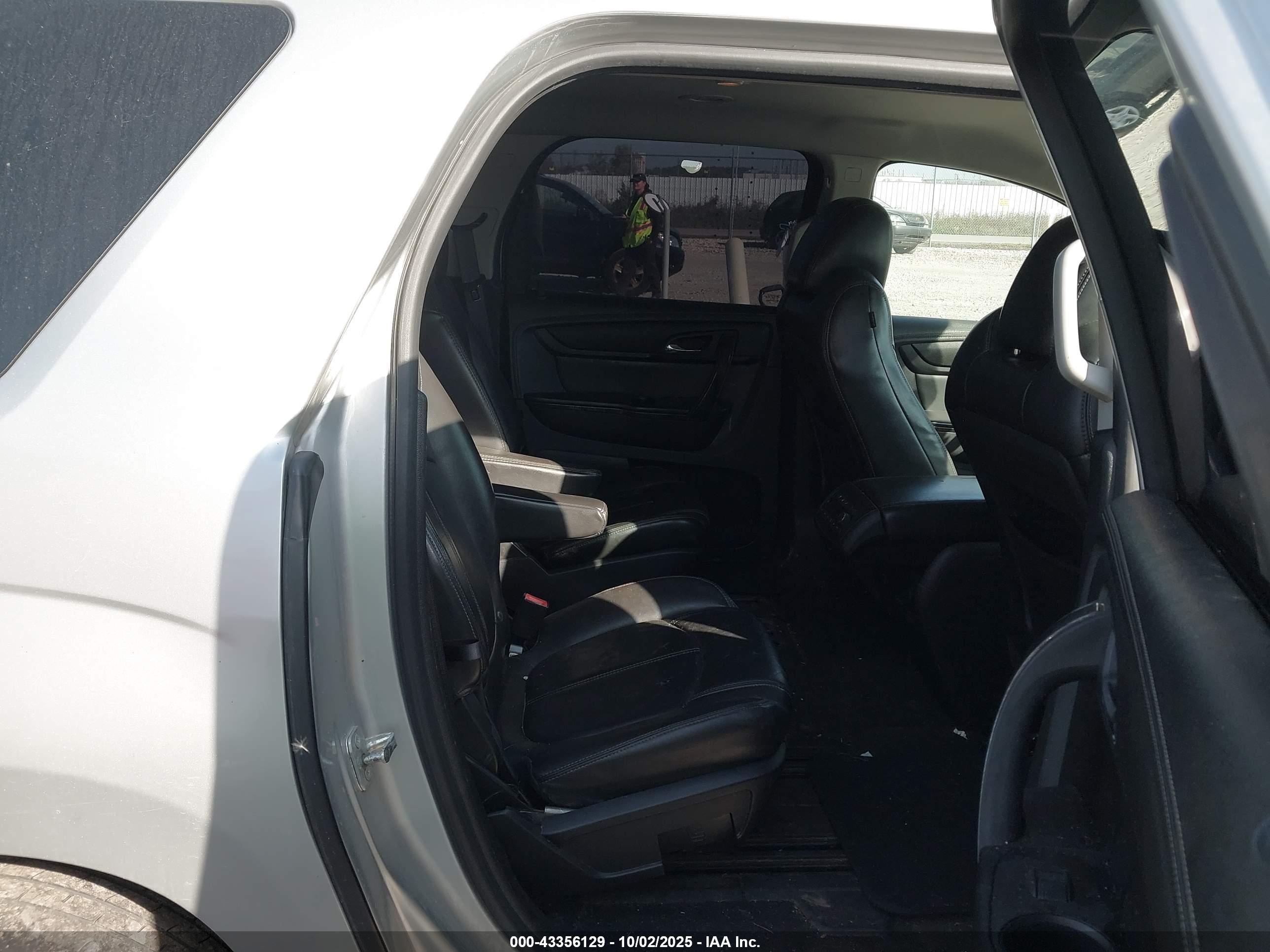 GMC ACADIA image 8
