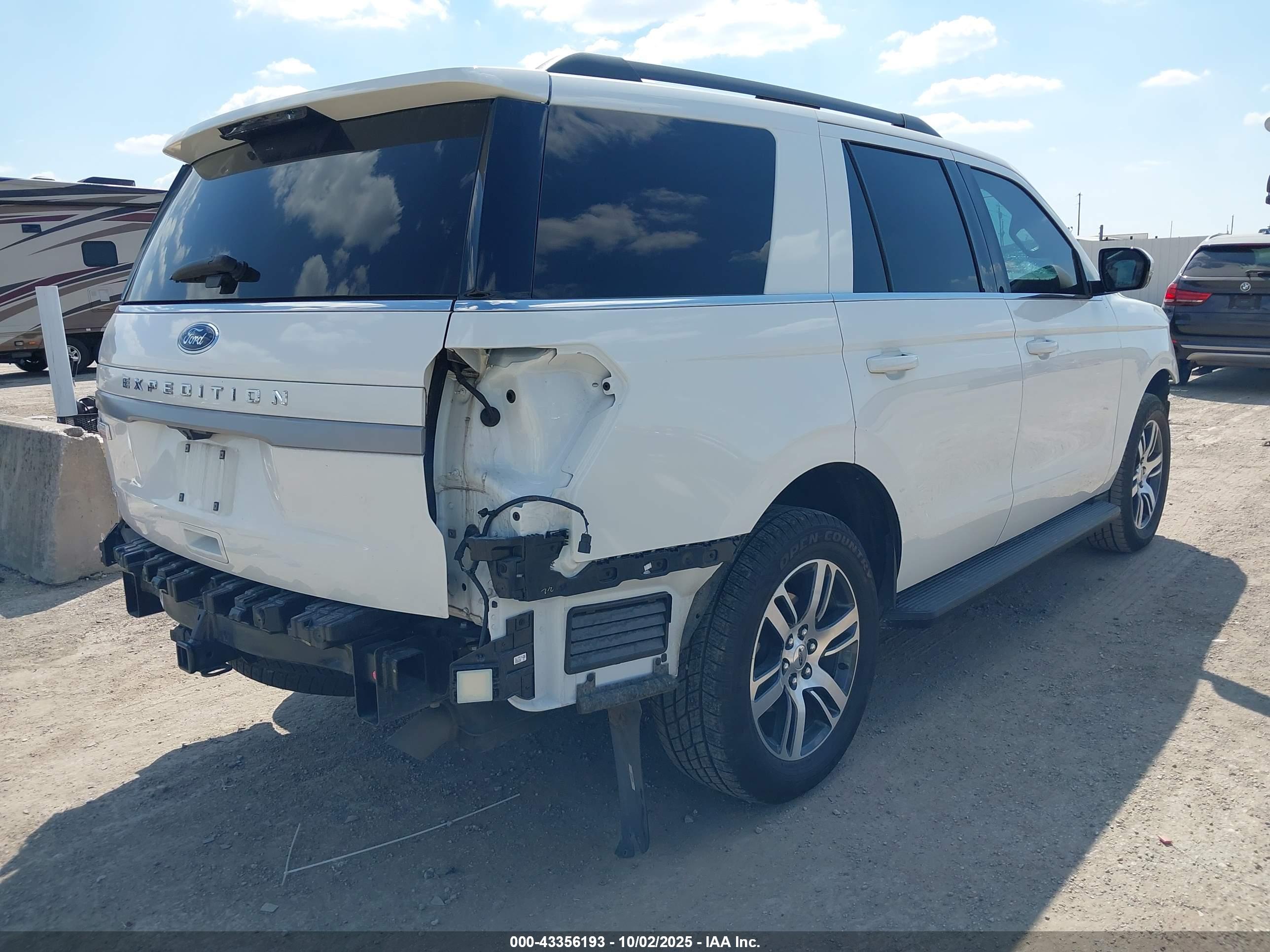 FORD EXPEDITION image 4