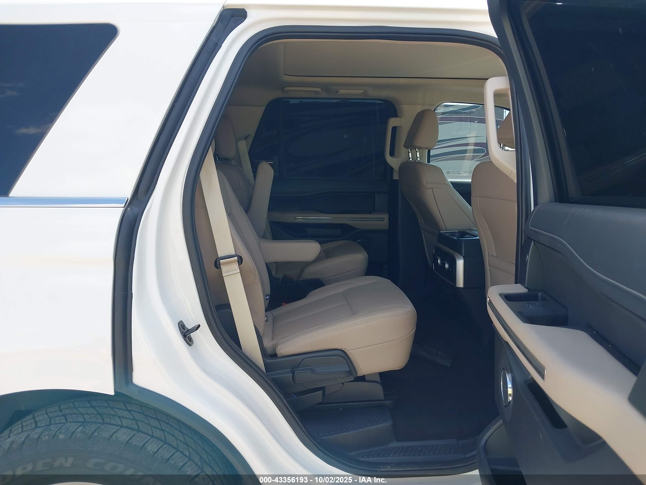 FORD EXPEDITION image 8
