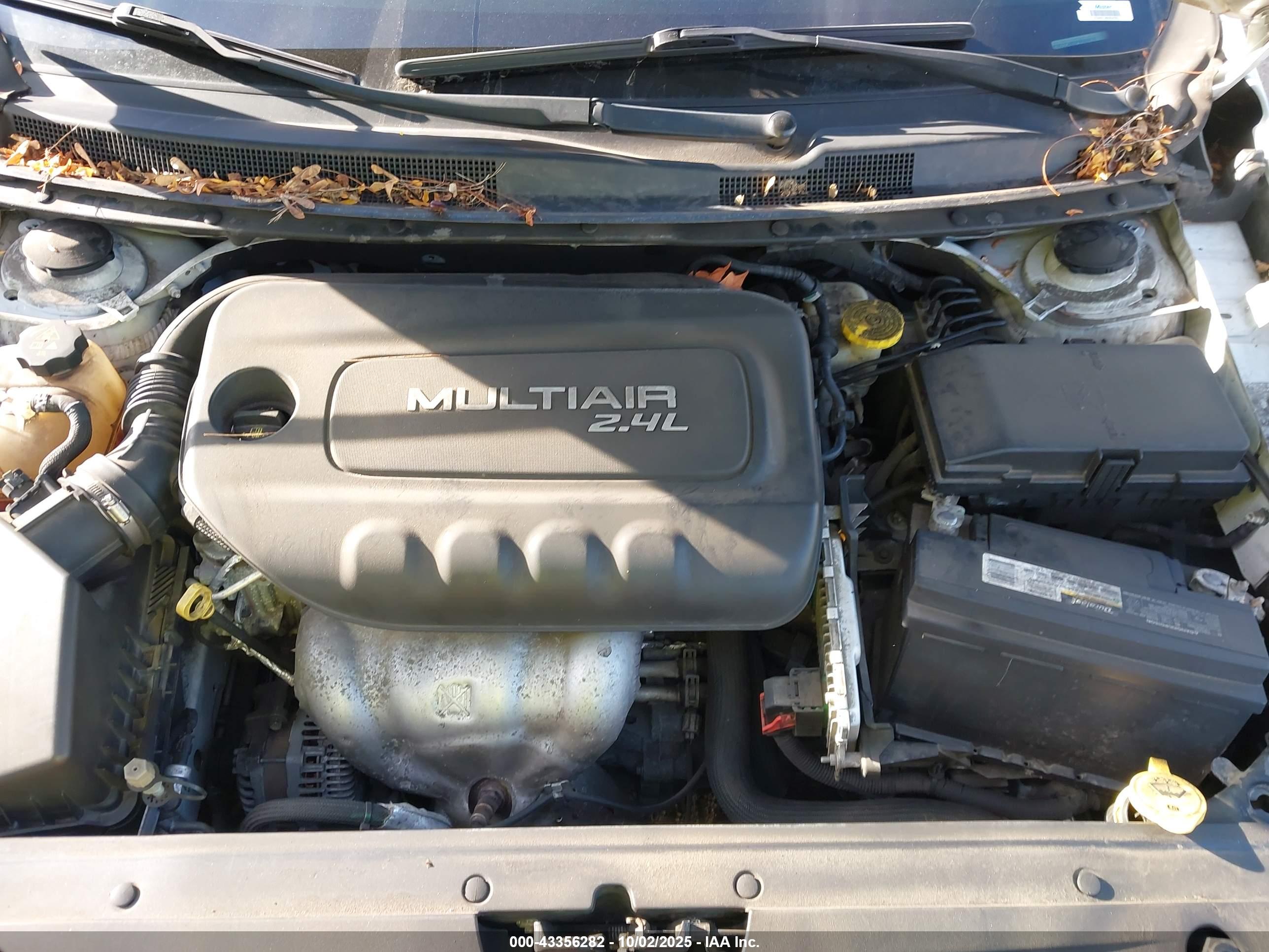 CHRYSLER 200 image 10