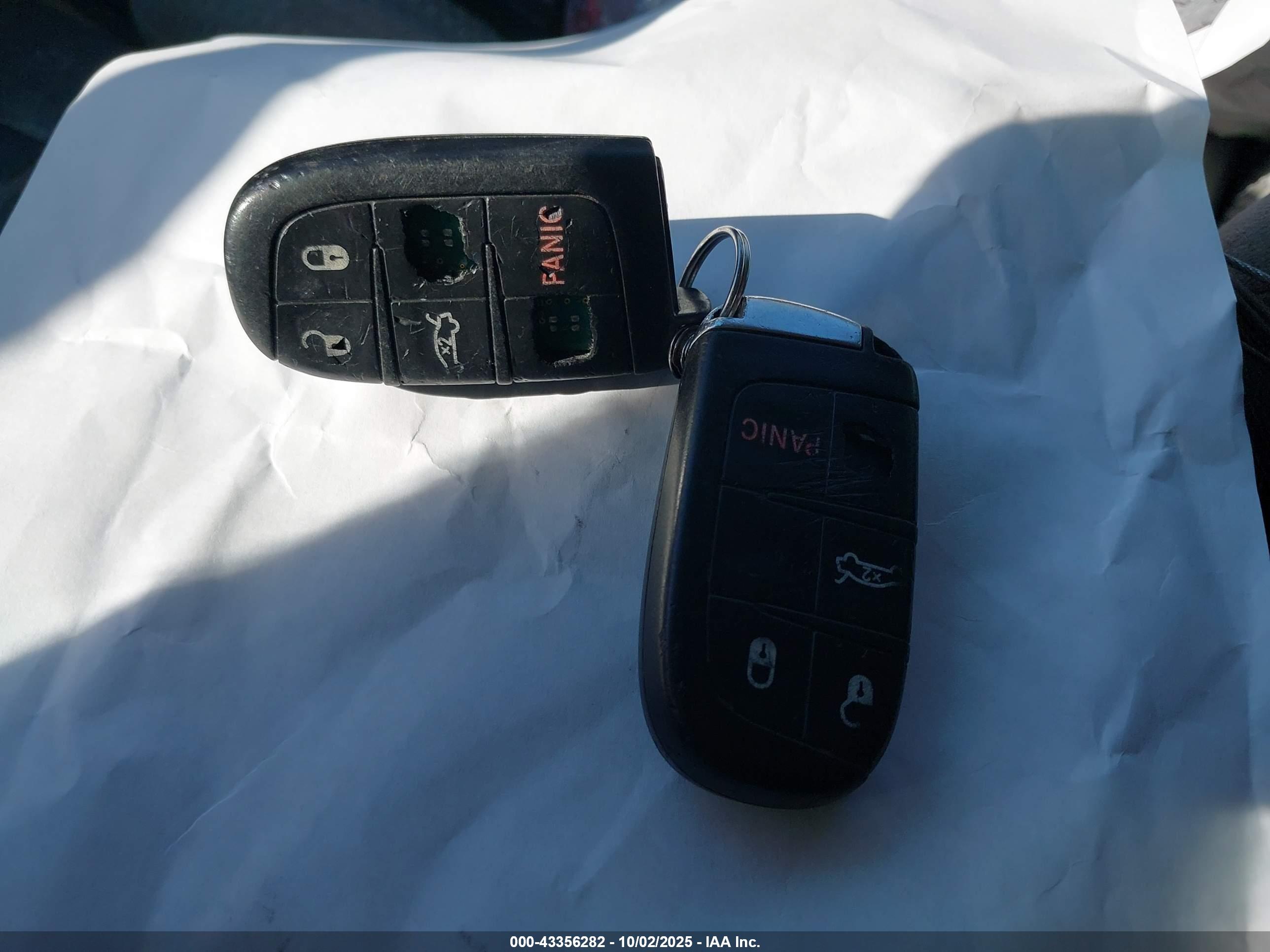 CHRYSLER 200 image 11