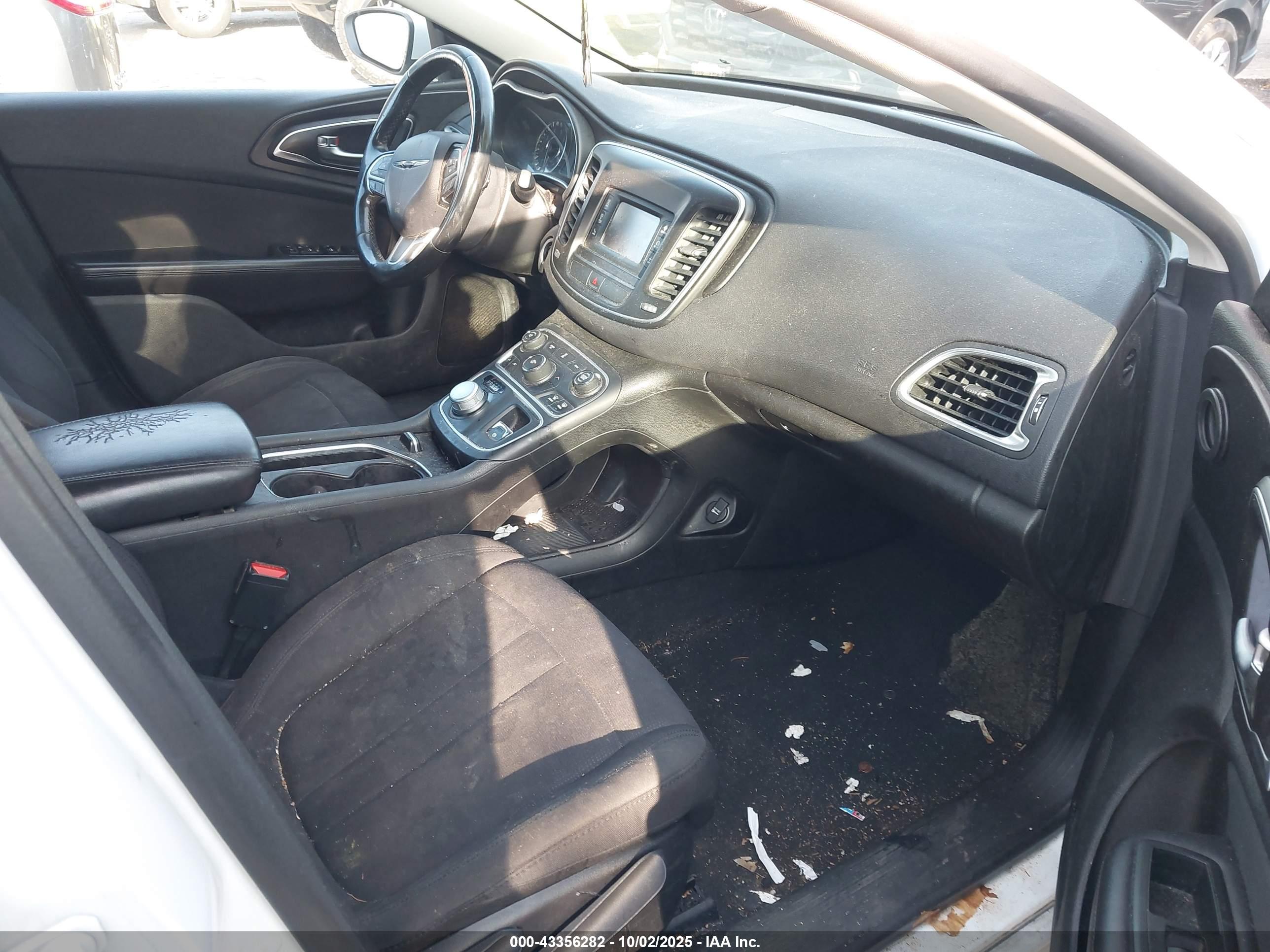CHRYSLER 200 image 5