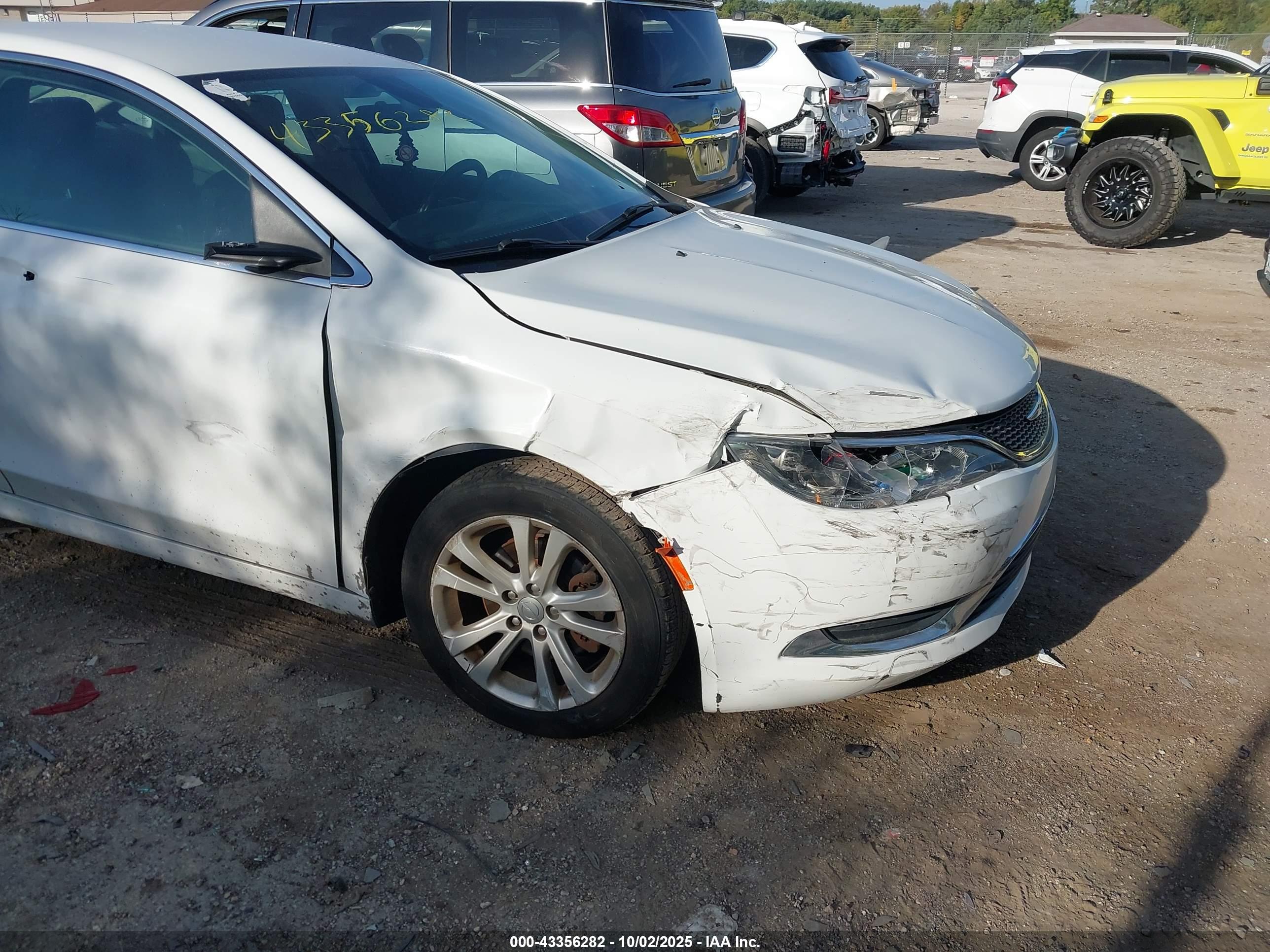 CHRYSLER 200 image 6