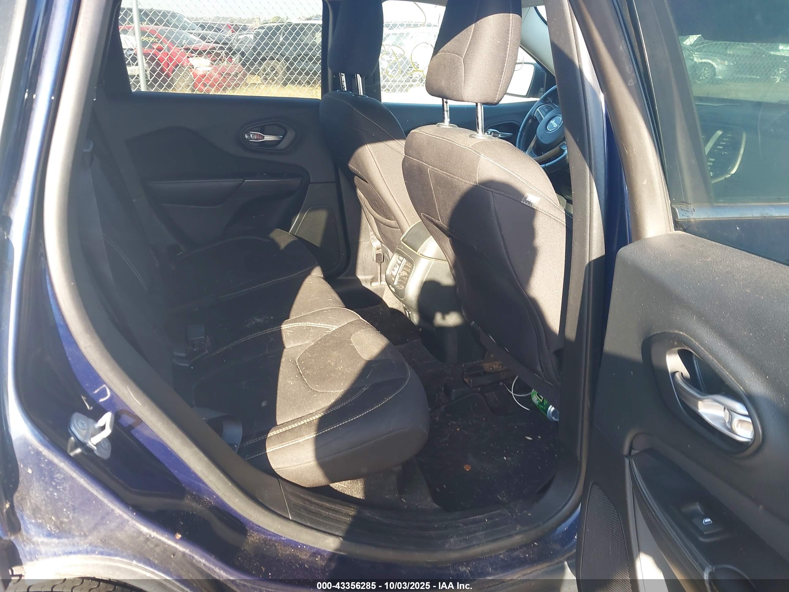 JEEP CHEROKEE image 8