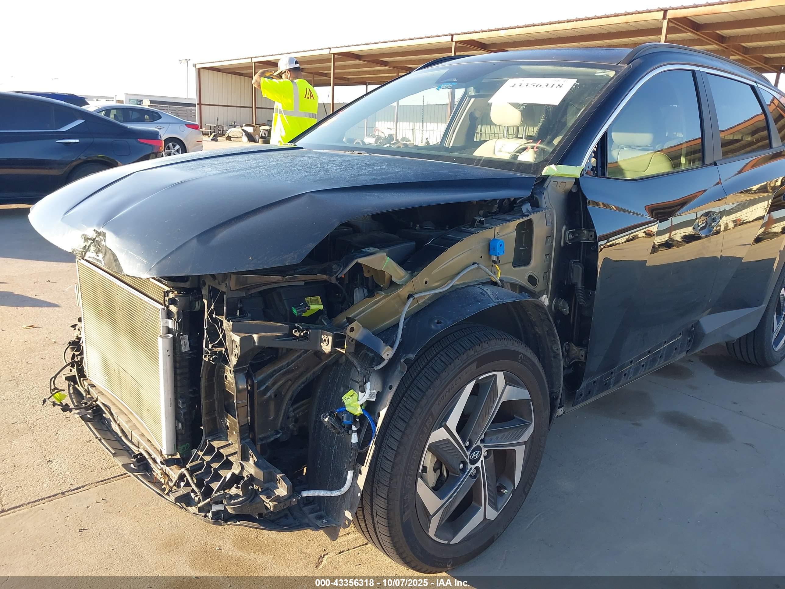 HYUNDAI TUCSON image 6