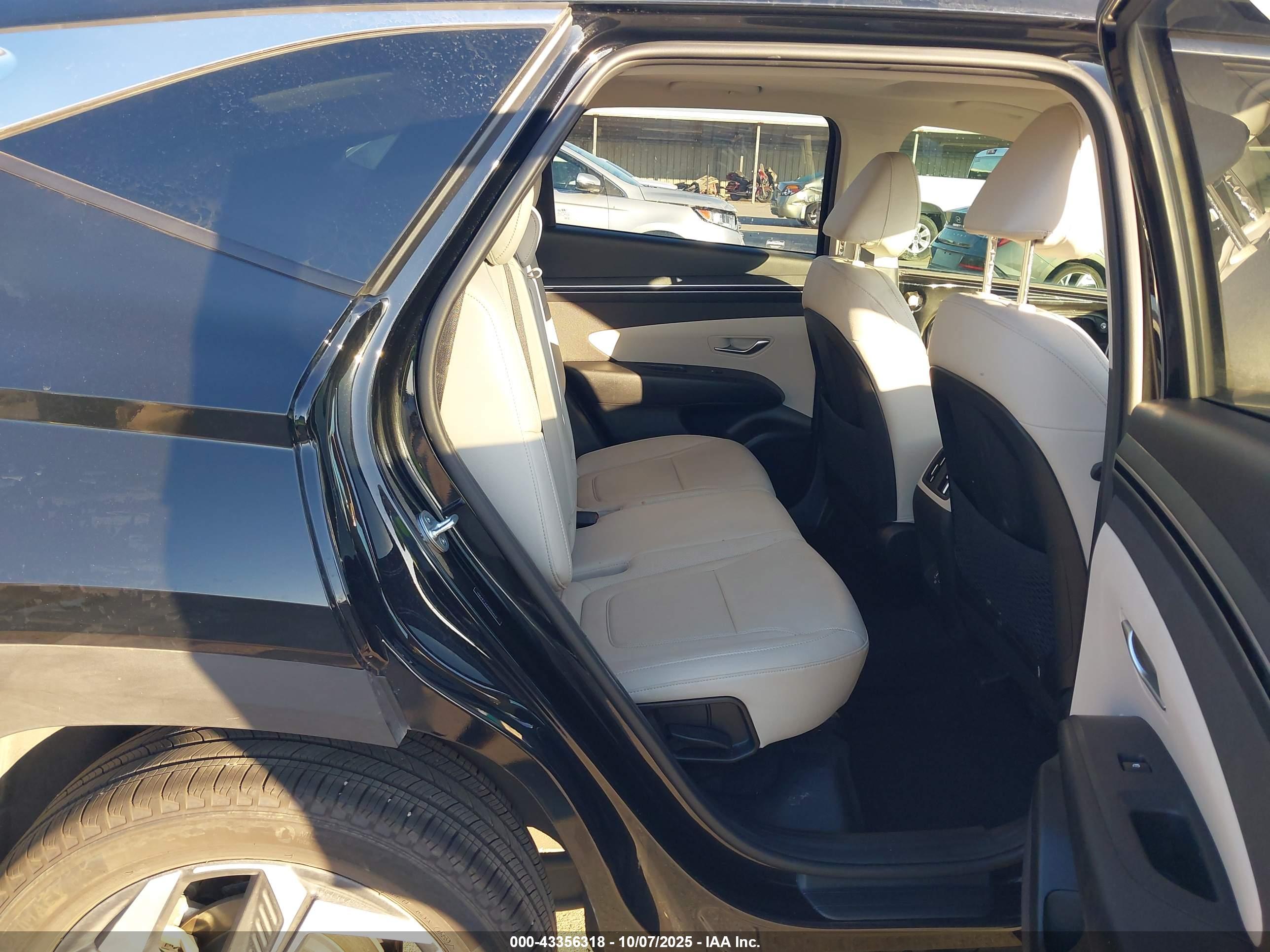 HYUNDAI TUCSON image 8
