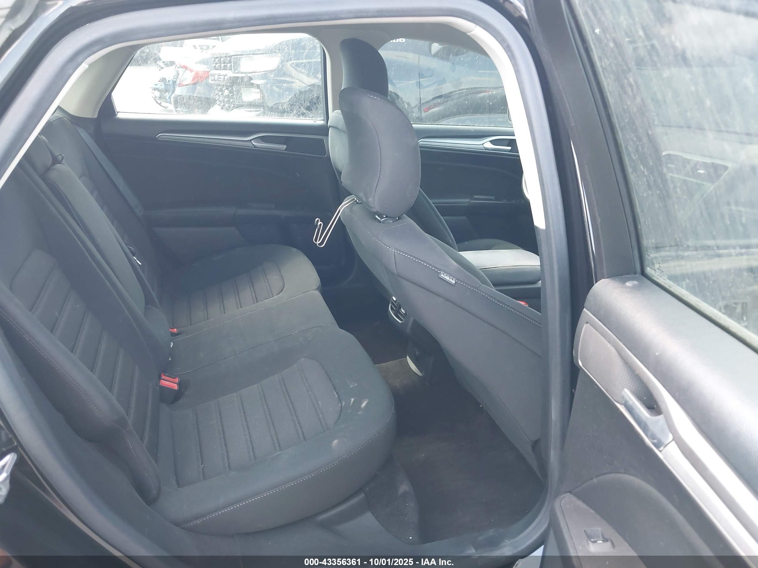 FORD FUSION image 8