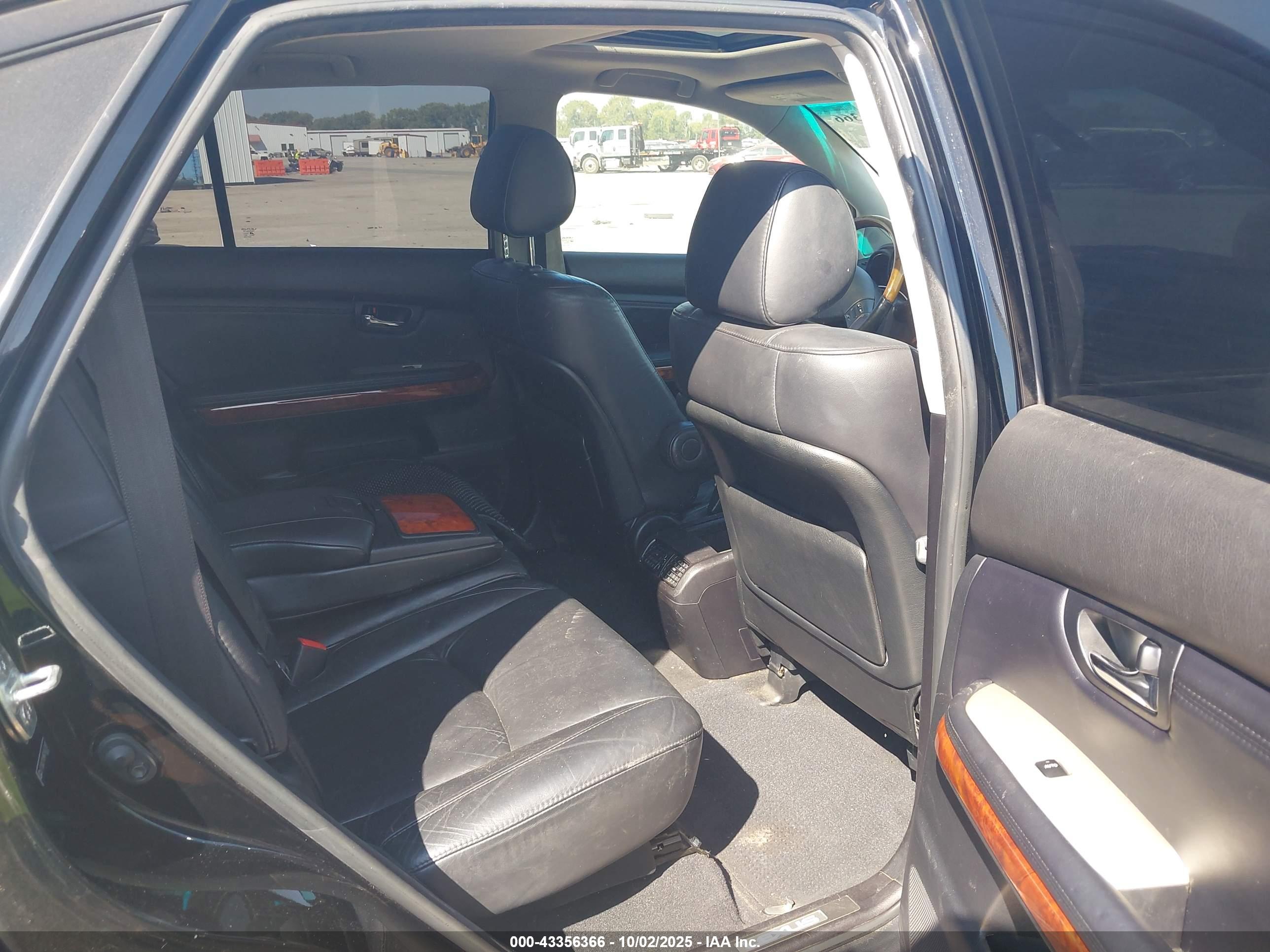LEXUS RX image 8