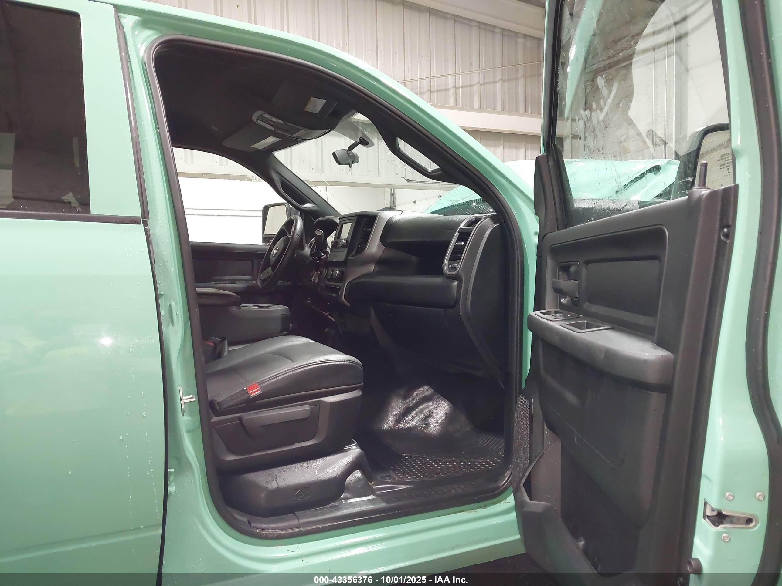 RAM 2500 image 5