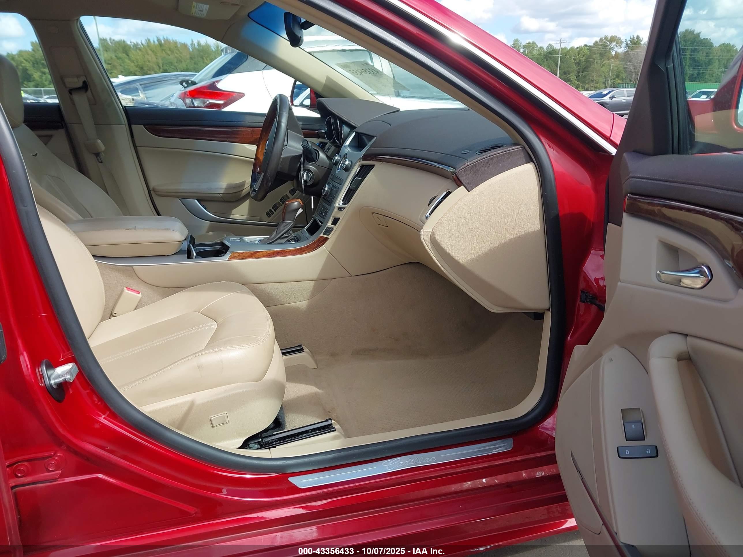 CADILLAC CTS image 5