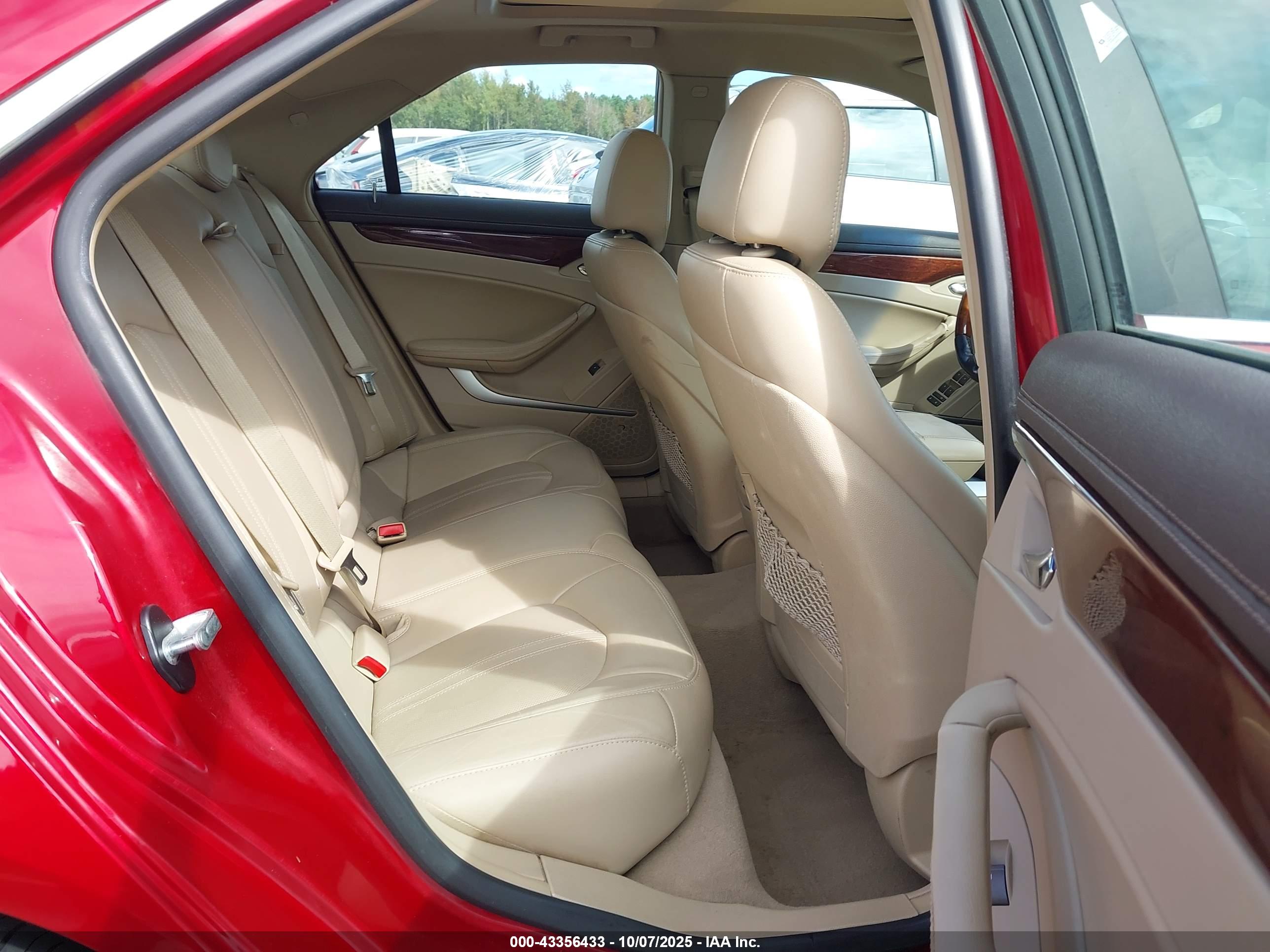 CADILLAC CTS image 8