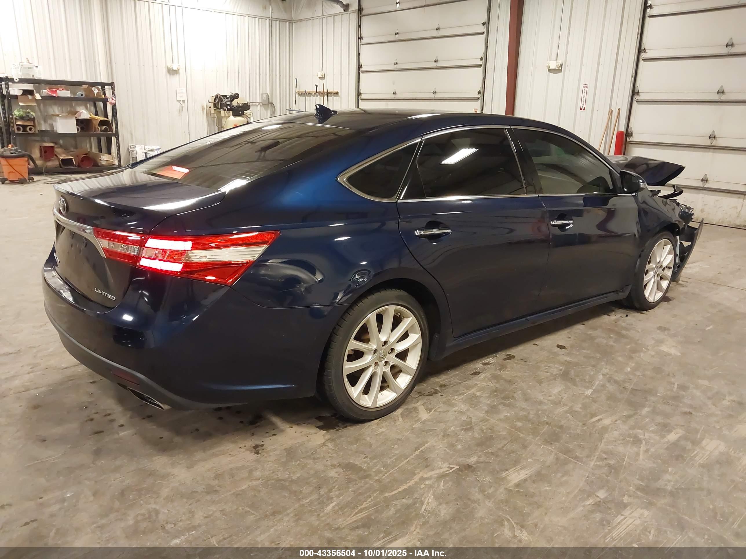 TOYOTA AVALON image 4