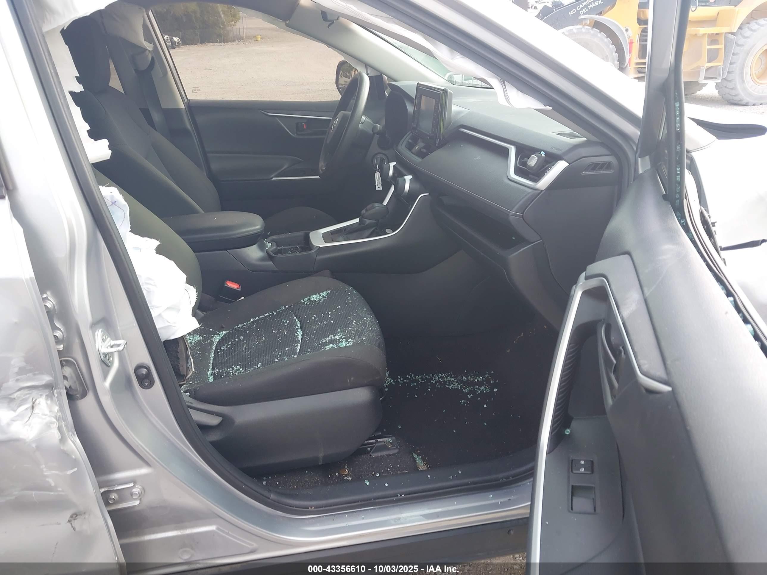 TOYOTA RAV4 image 5