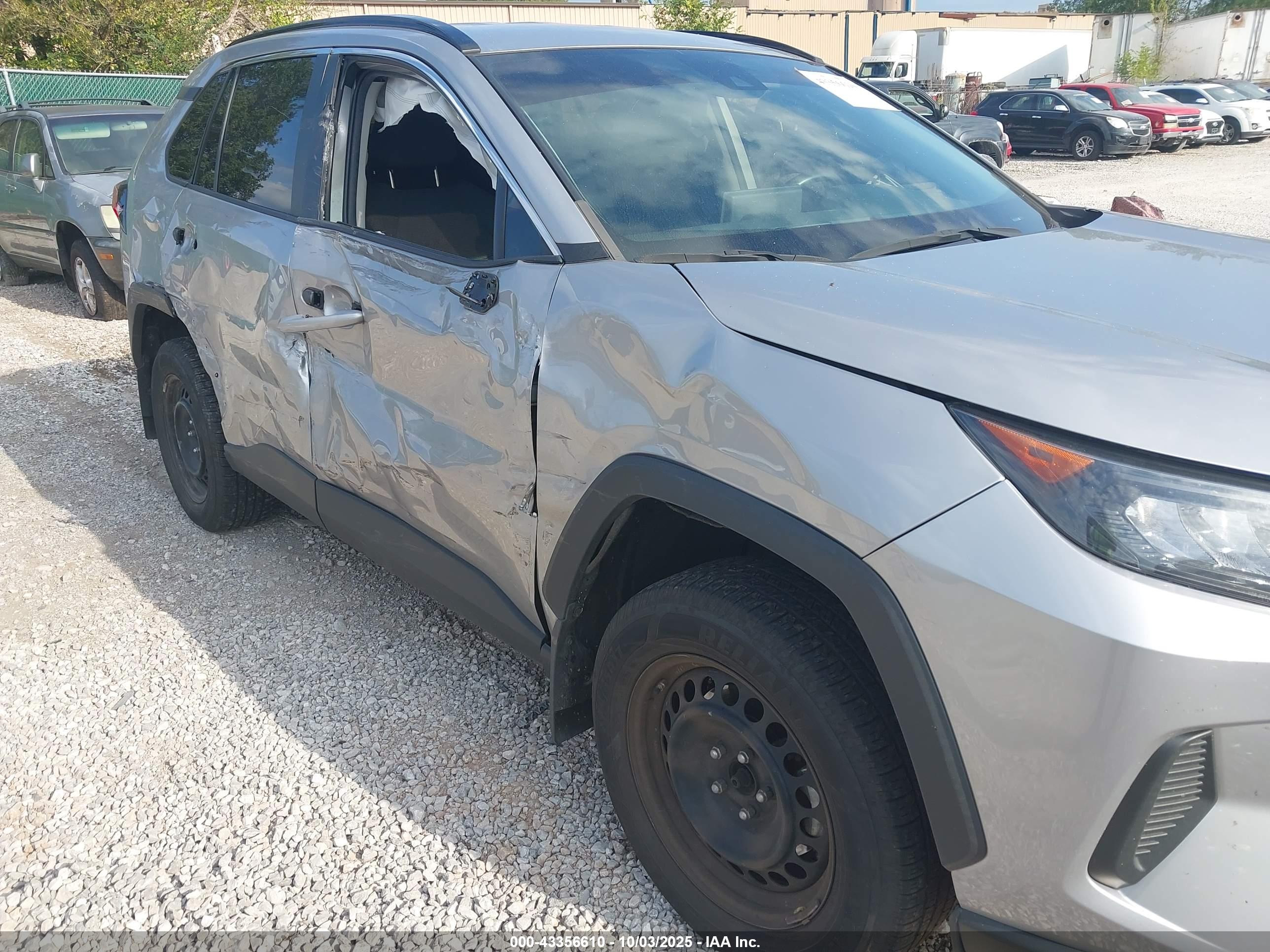 TOYOTA RAV4 image 6
