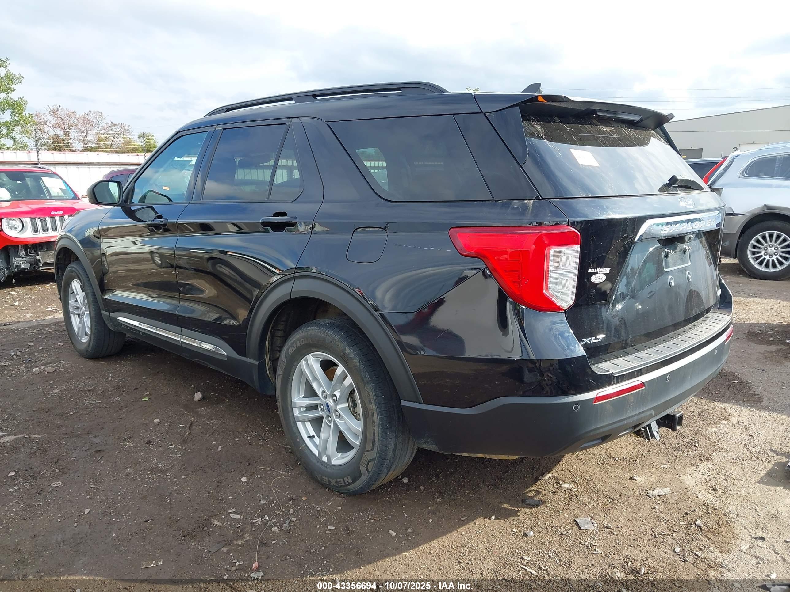 FORD EXPLORER image 3