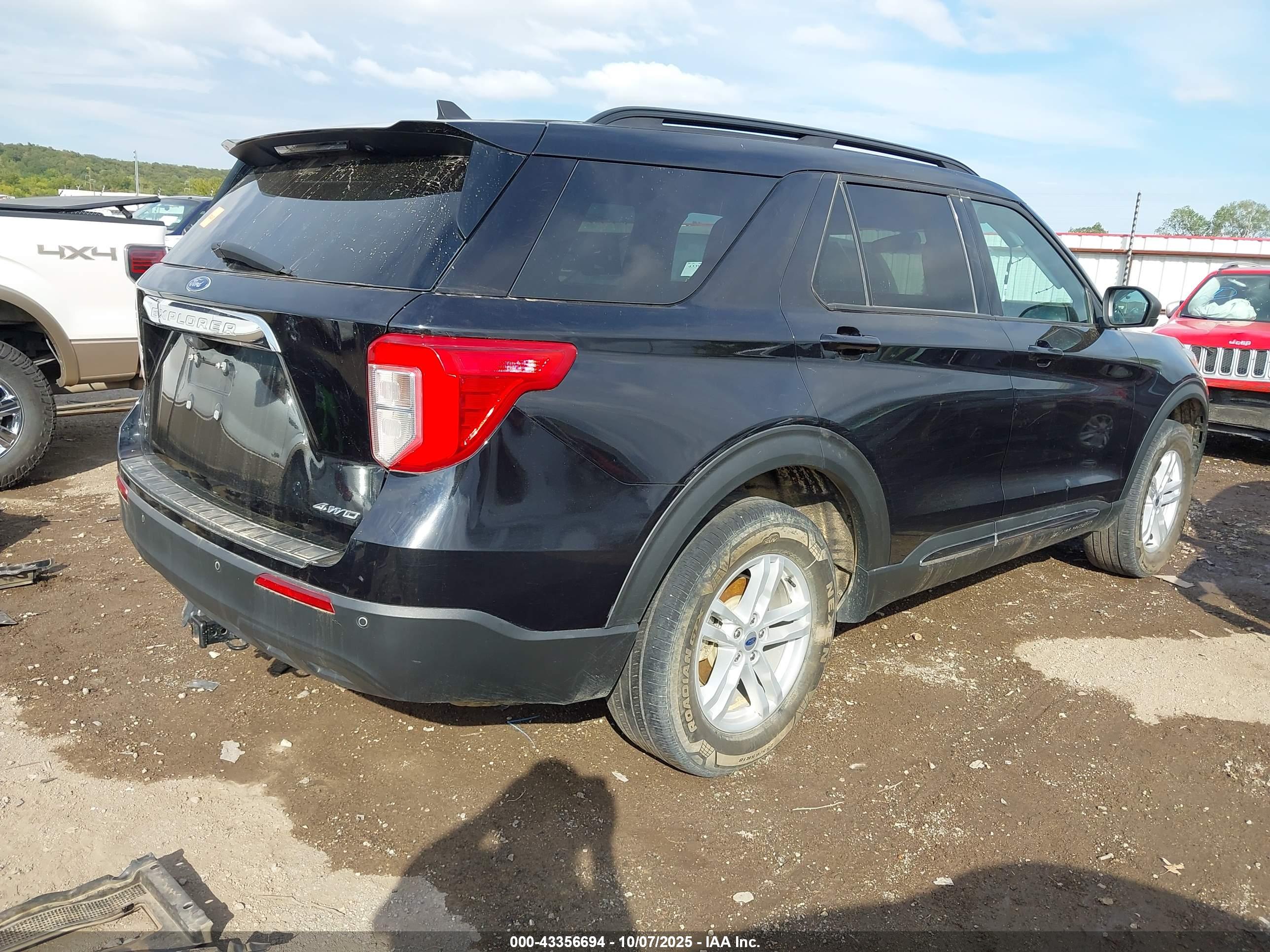 FORD EXPLORER image 4
