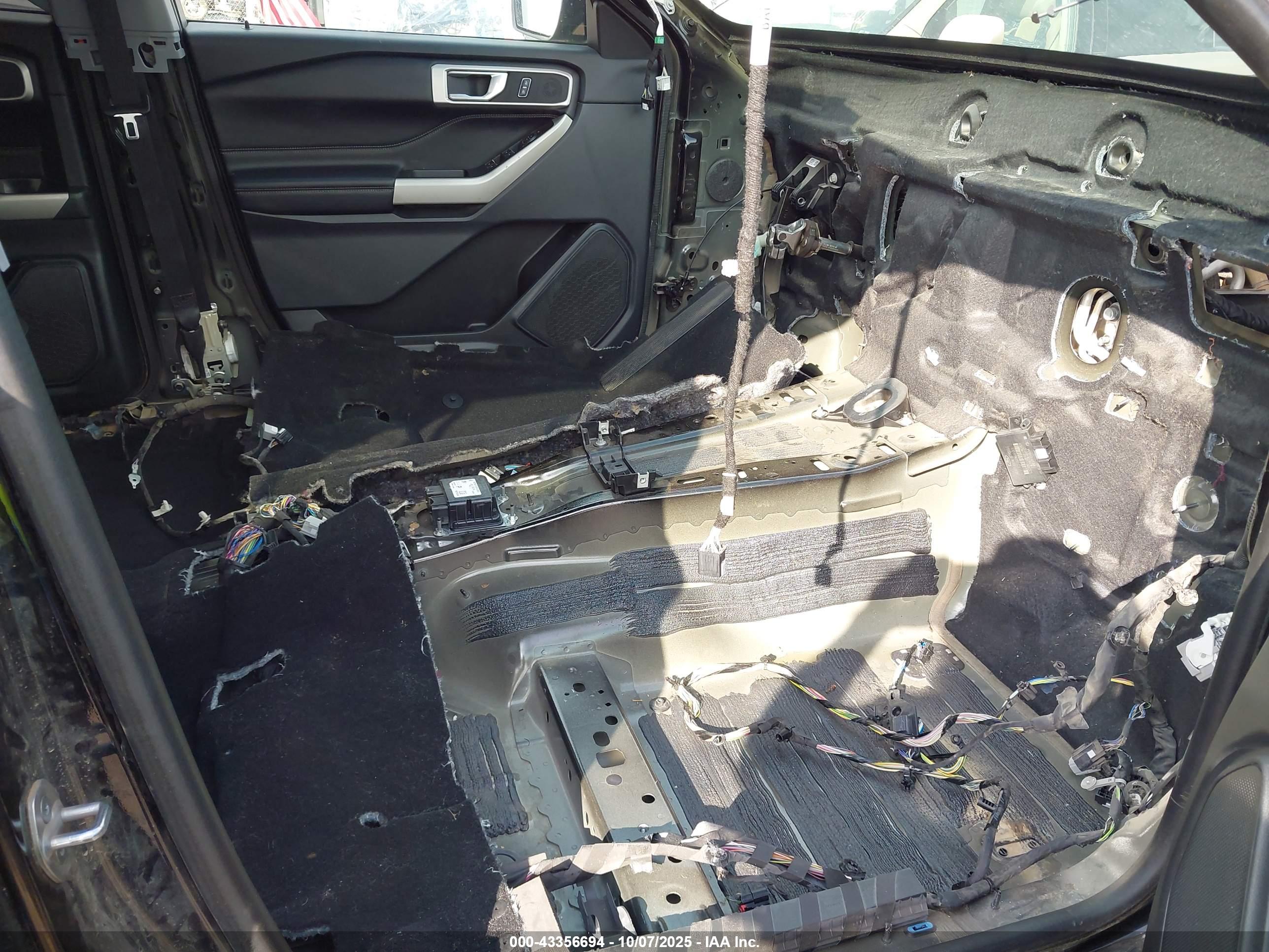 FORD EXPLORER image 5