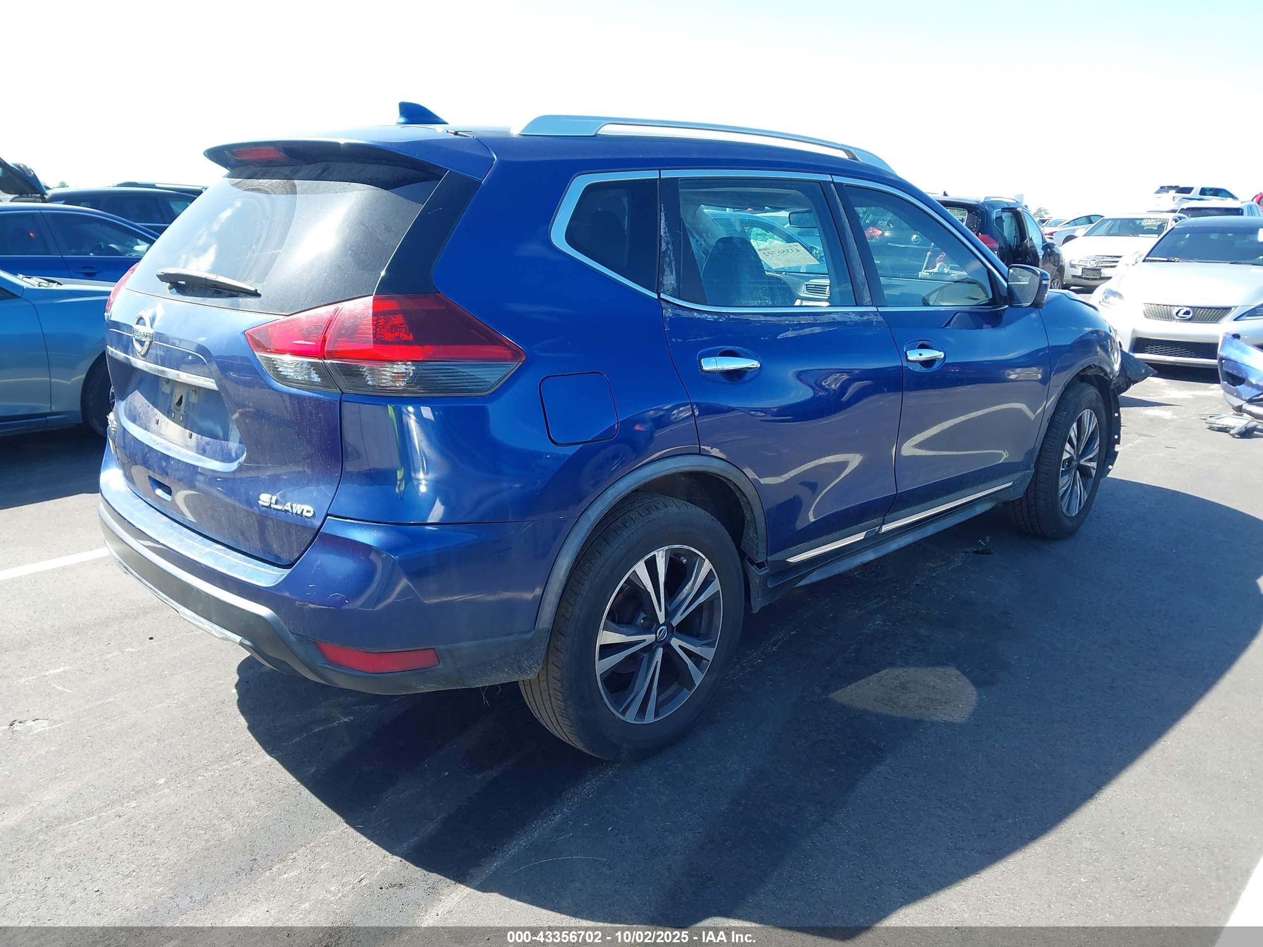 NISSAN ROGUE image 4