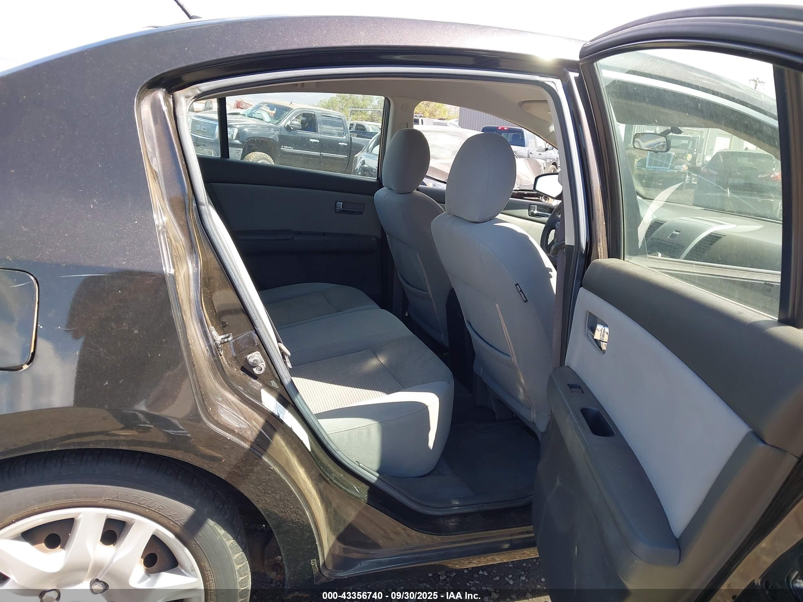 NISSAN SENTRA image 8