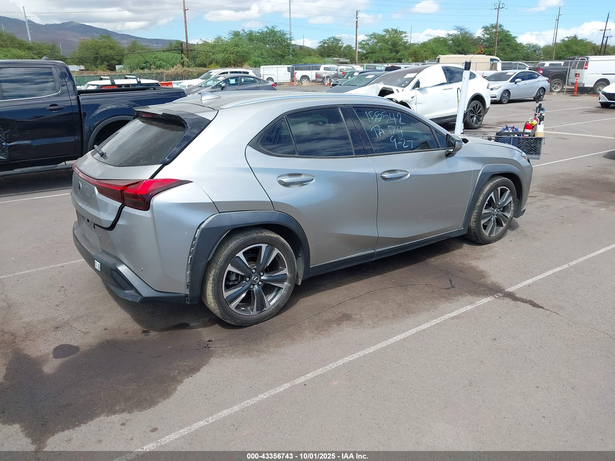 LEXUS UX image 4