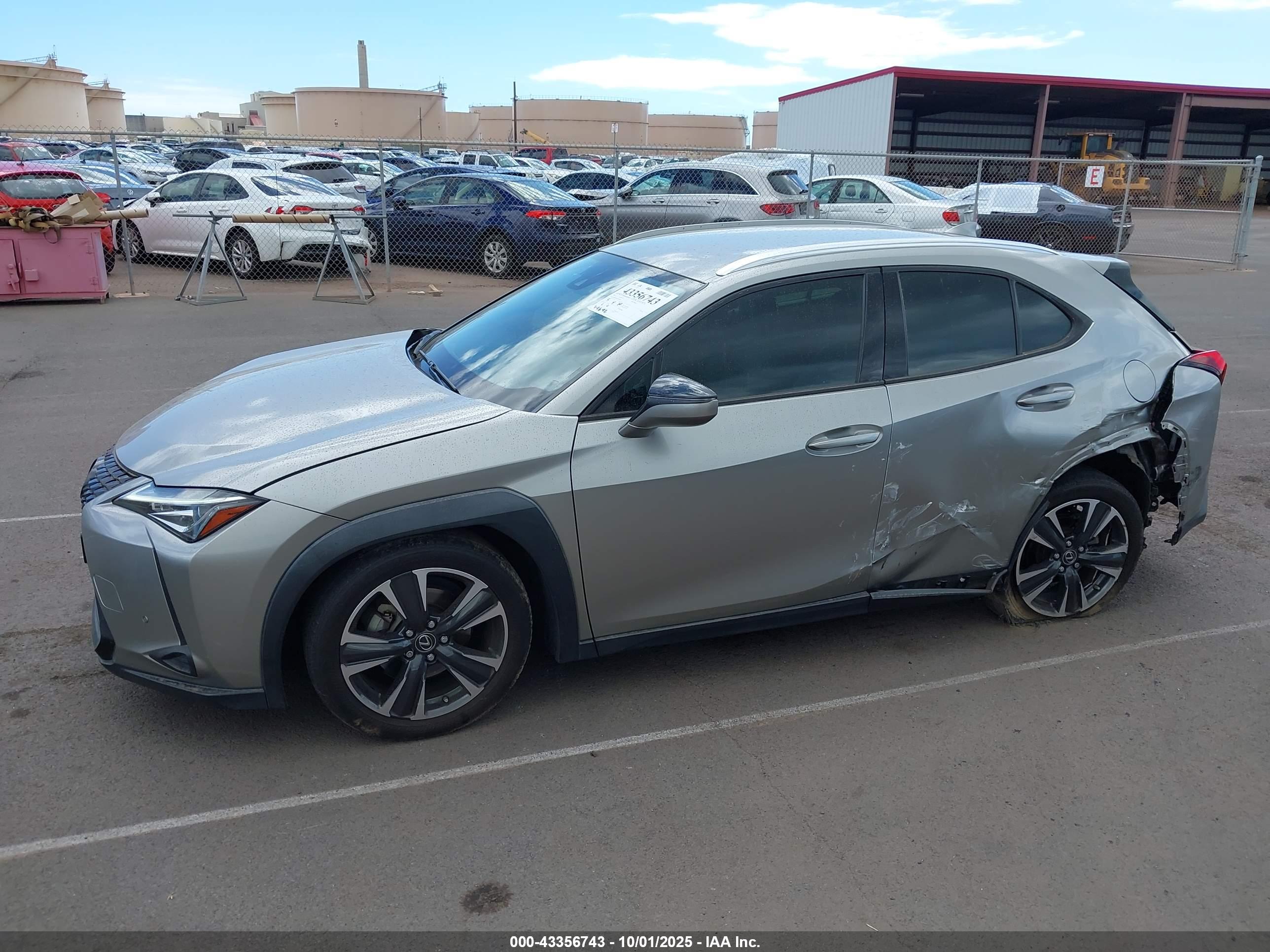 LEXUS UX image 6