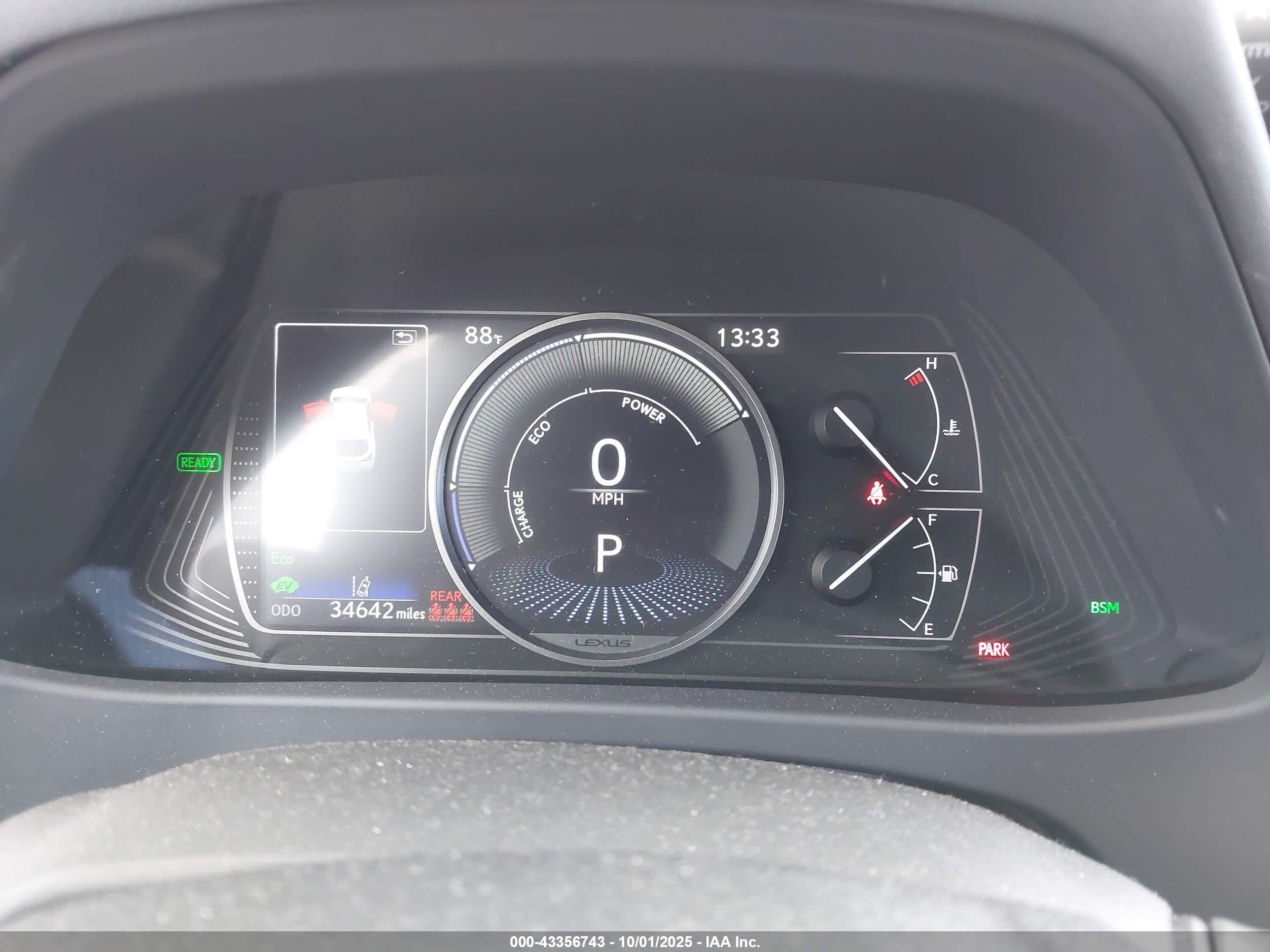 LEXUS UX image 7