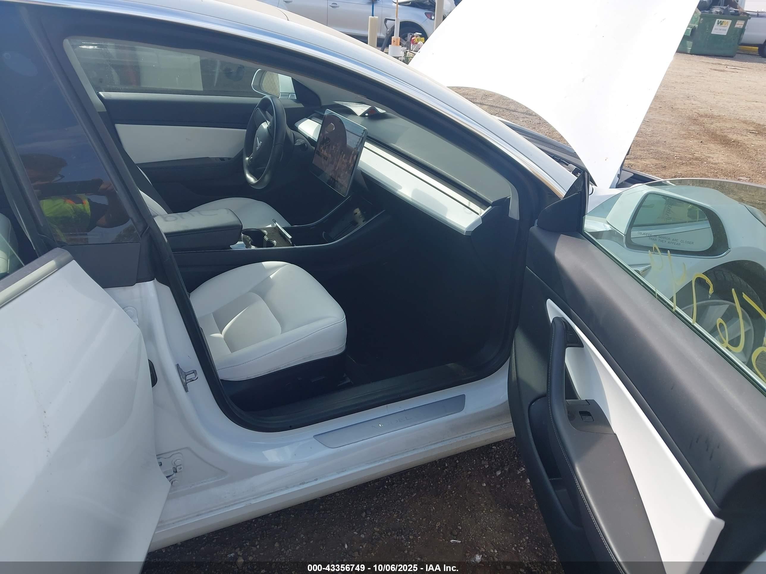 TESLA MODEL image 5