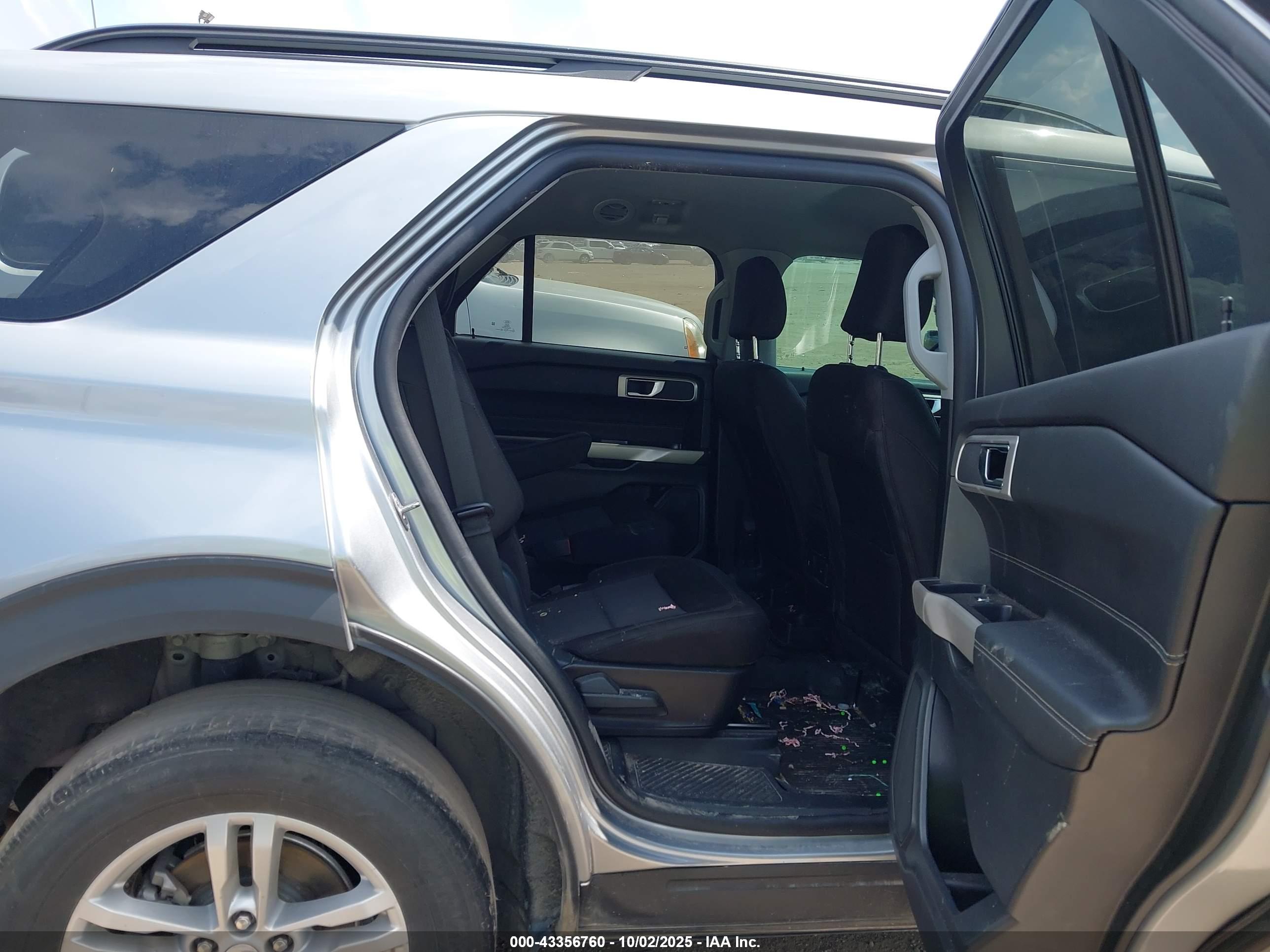 FORD EXPLORER image 8