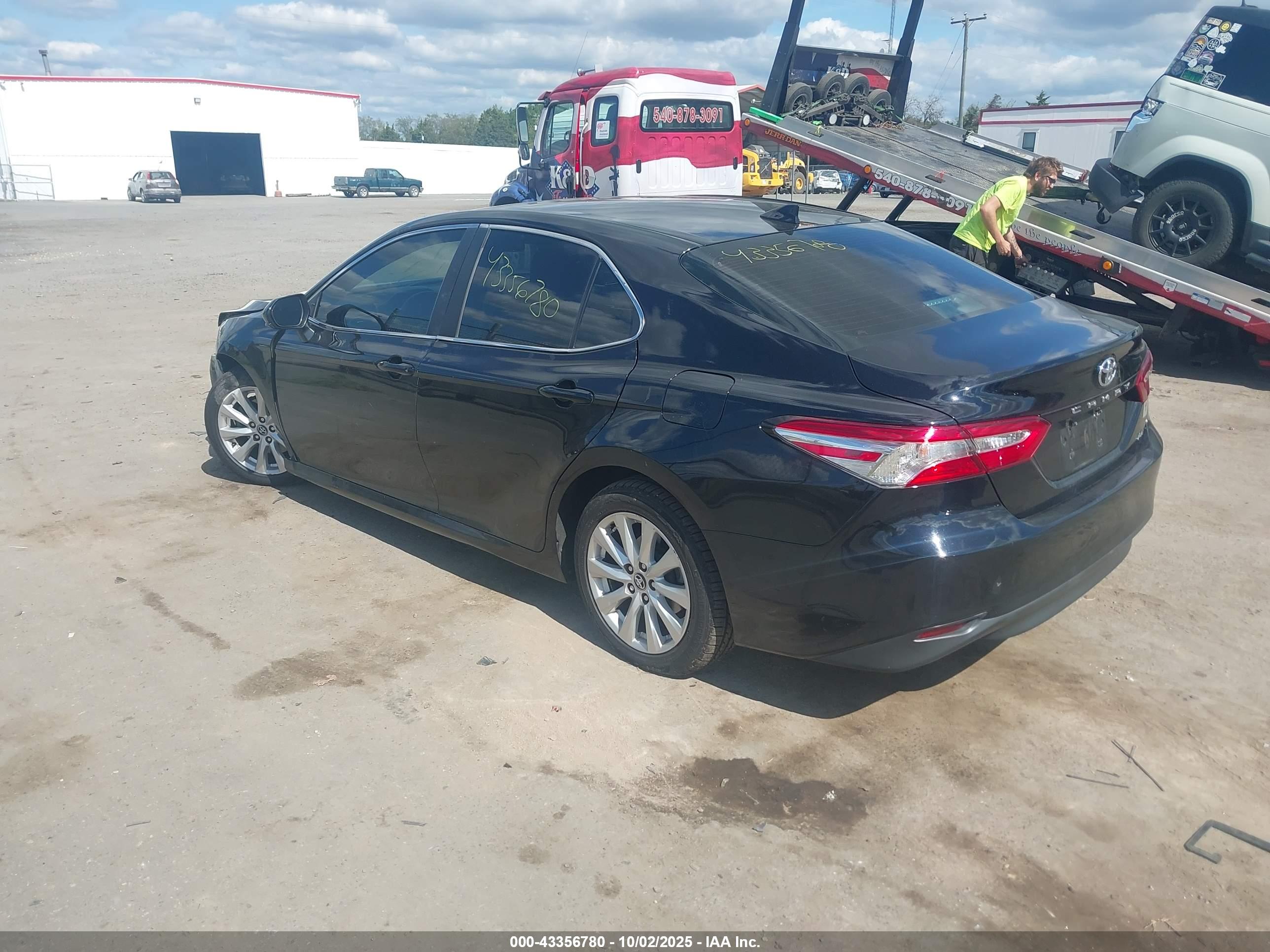 TOYOTA CAMRY image 3