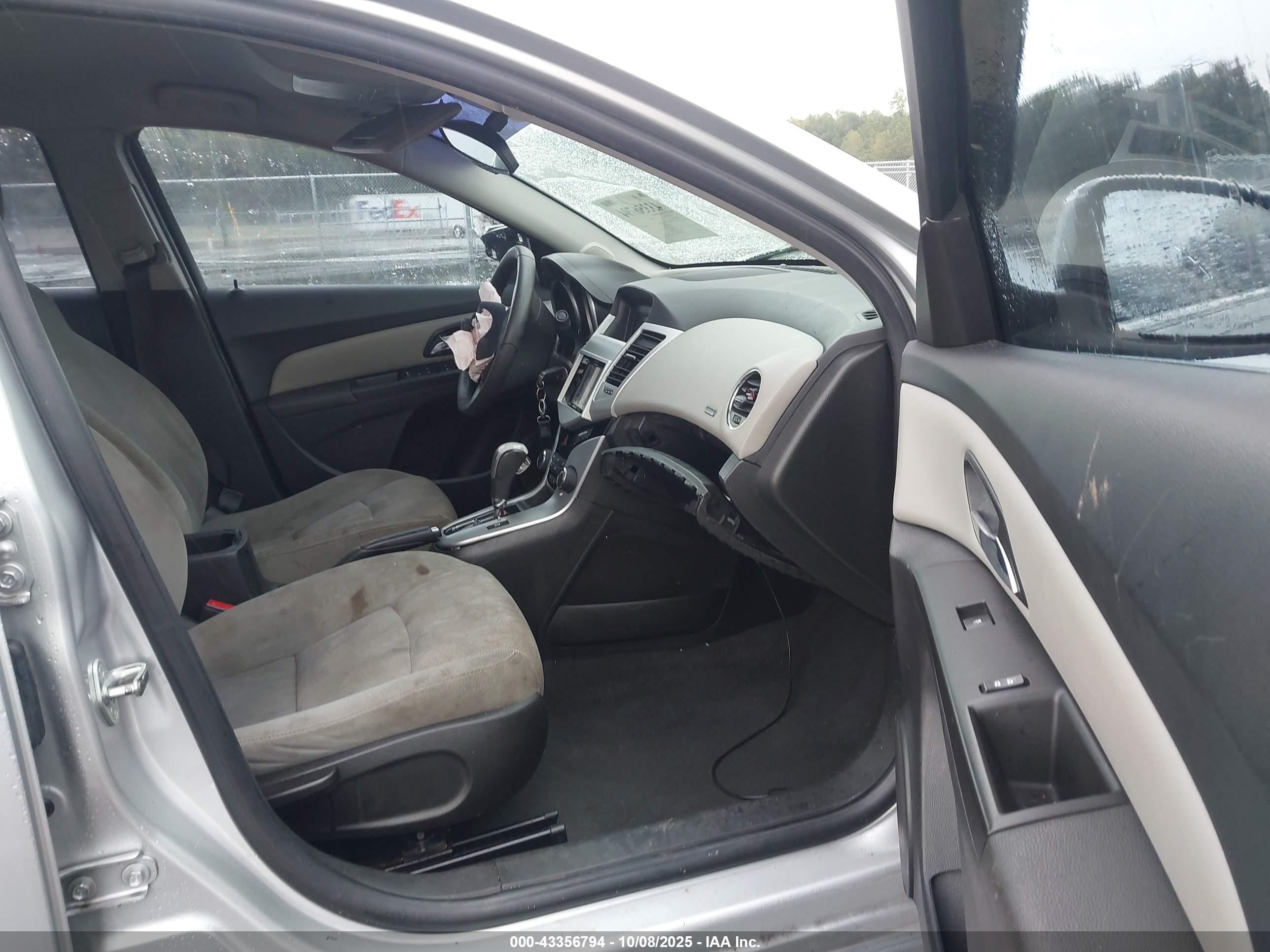 CHEVROLET CRUZE image 5