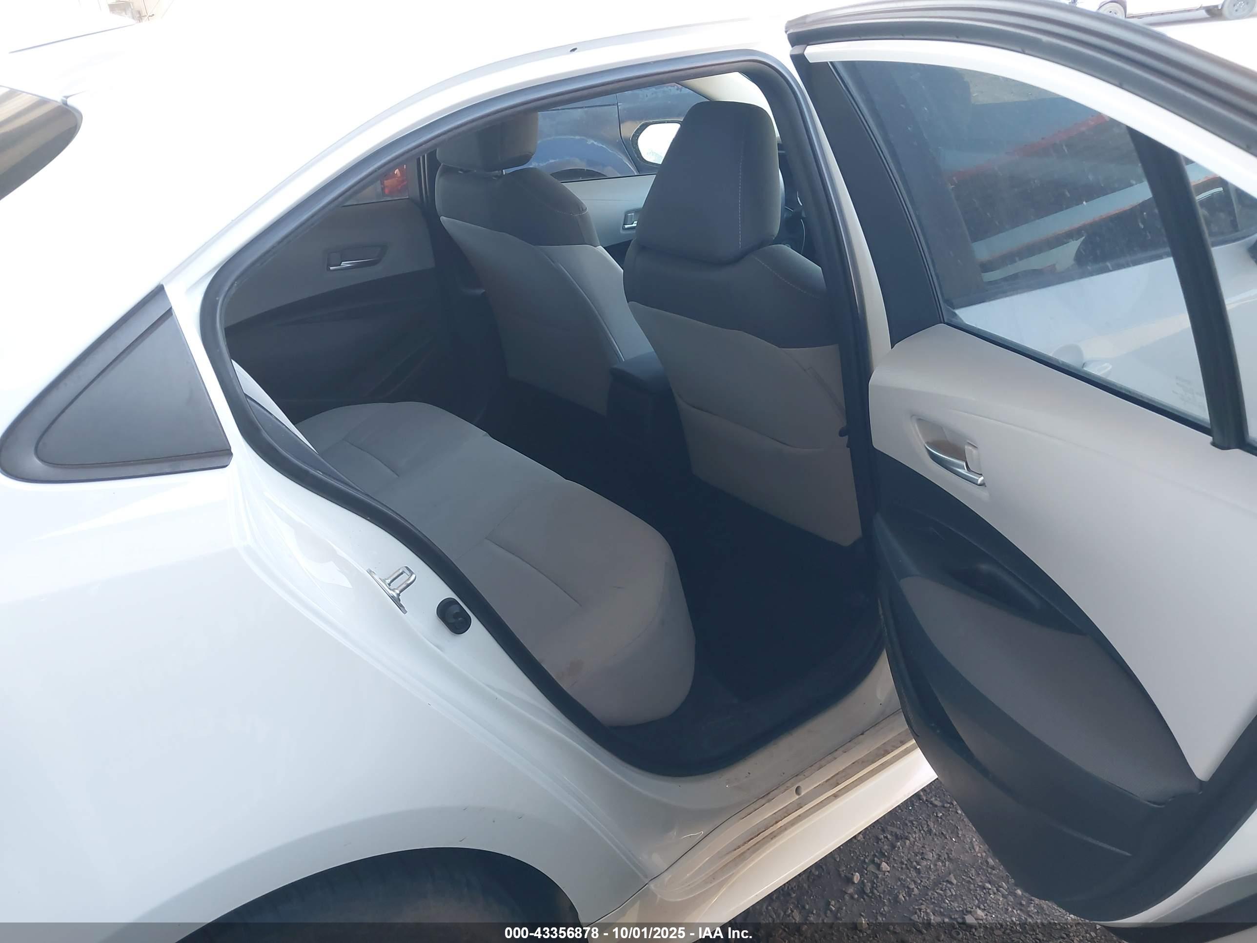TOYOTA COROLLA image 8