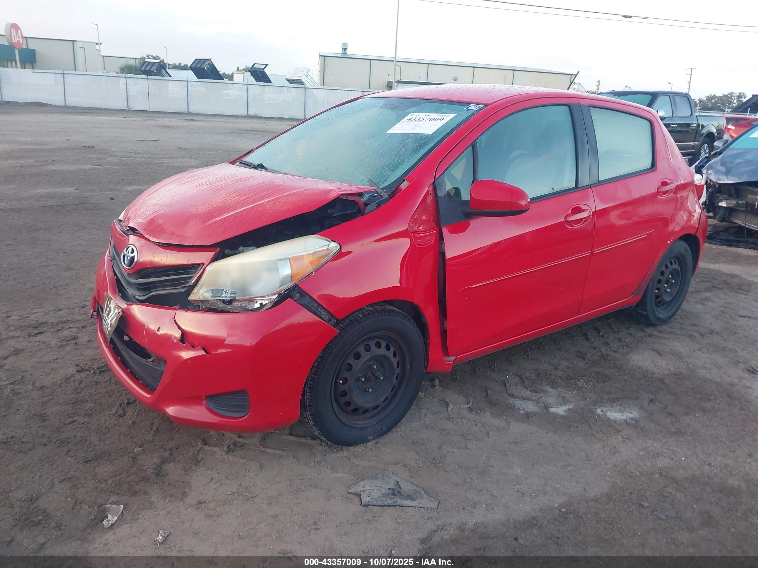 TOYOTA YARIS image 2