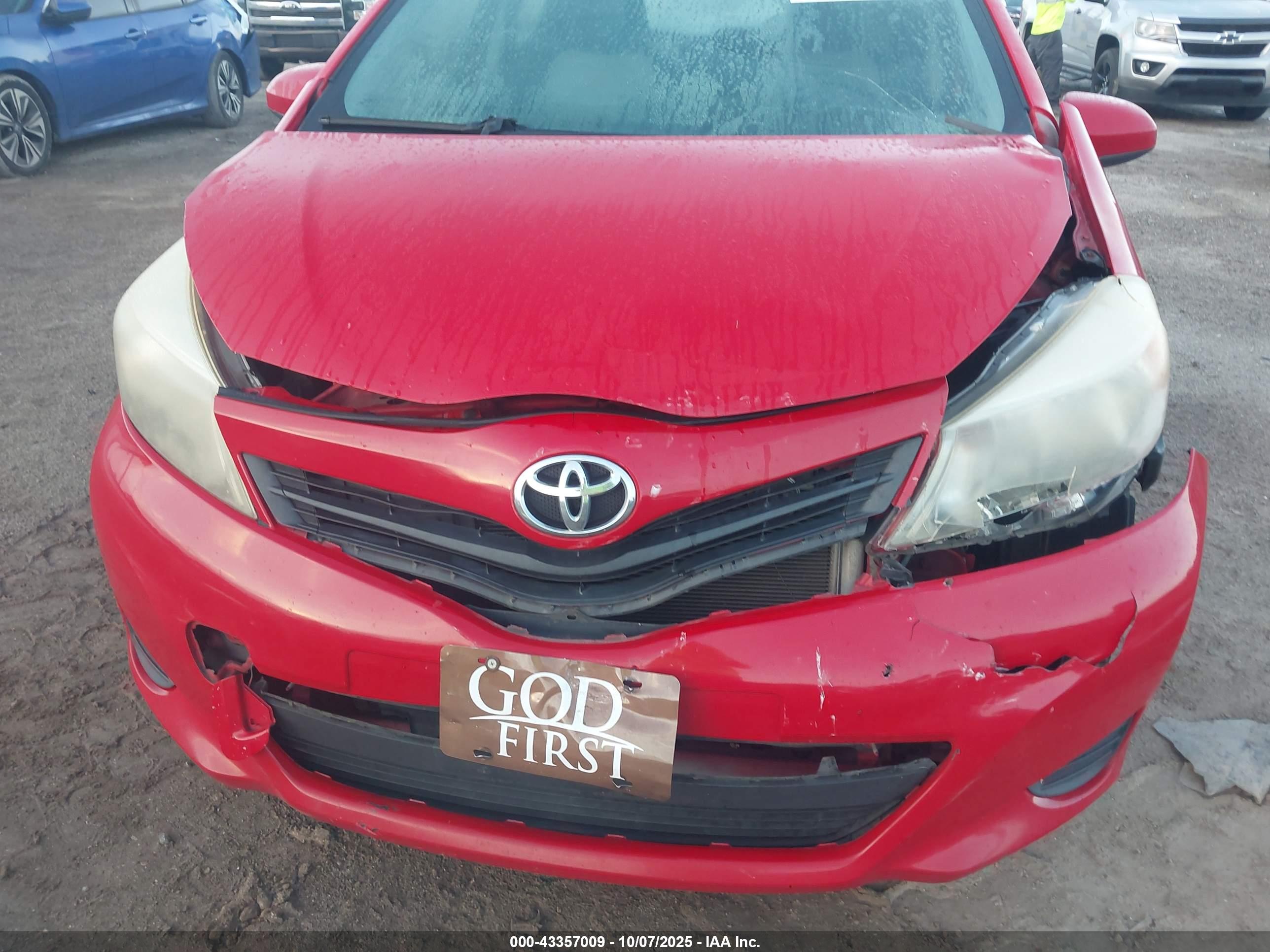 TOYOTA YARIS image 6