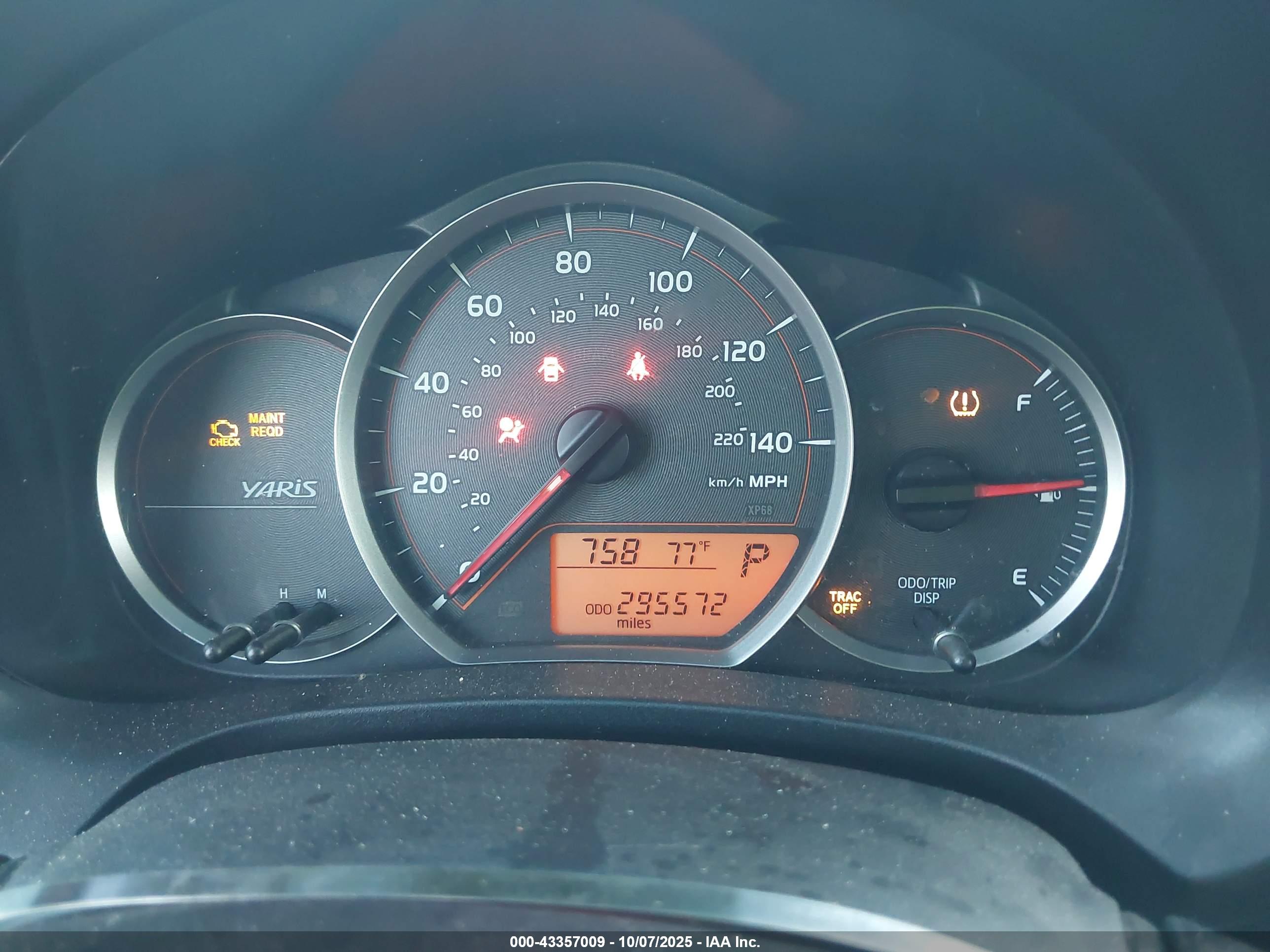 TOYOTA YARIS image 7