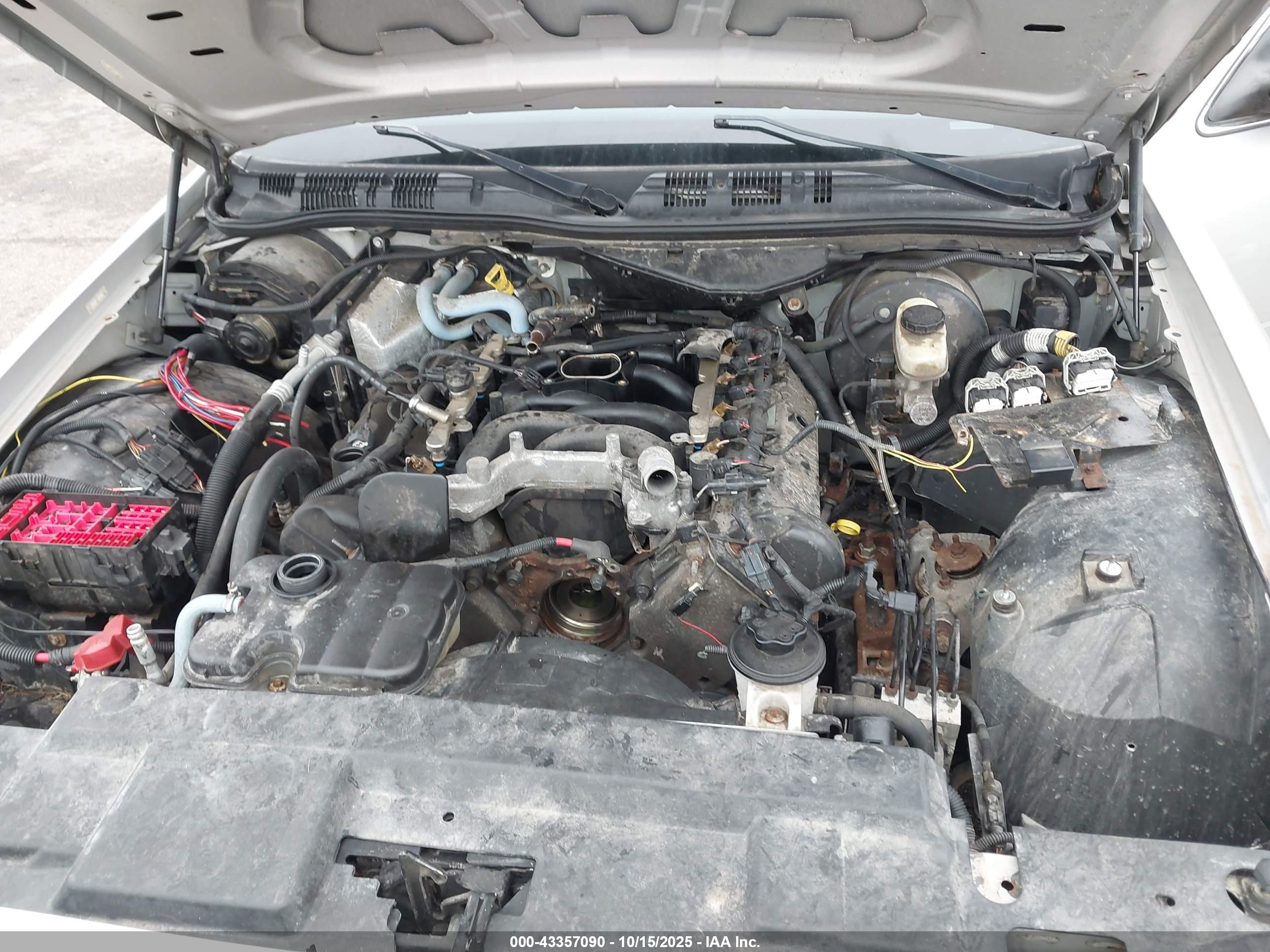 FORD CROWN image 10