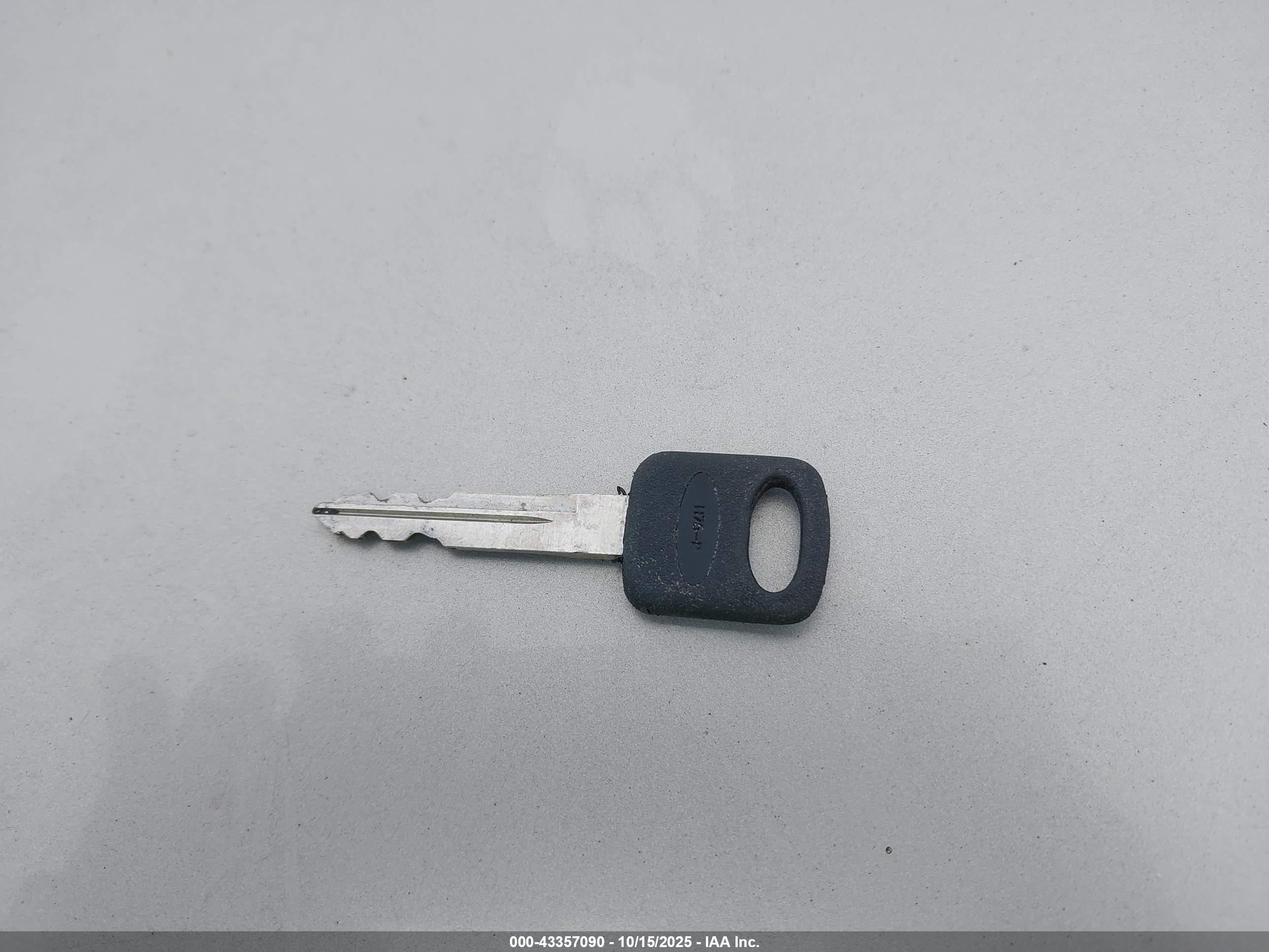 FORD CROWN image 11