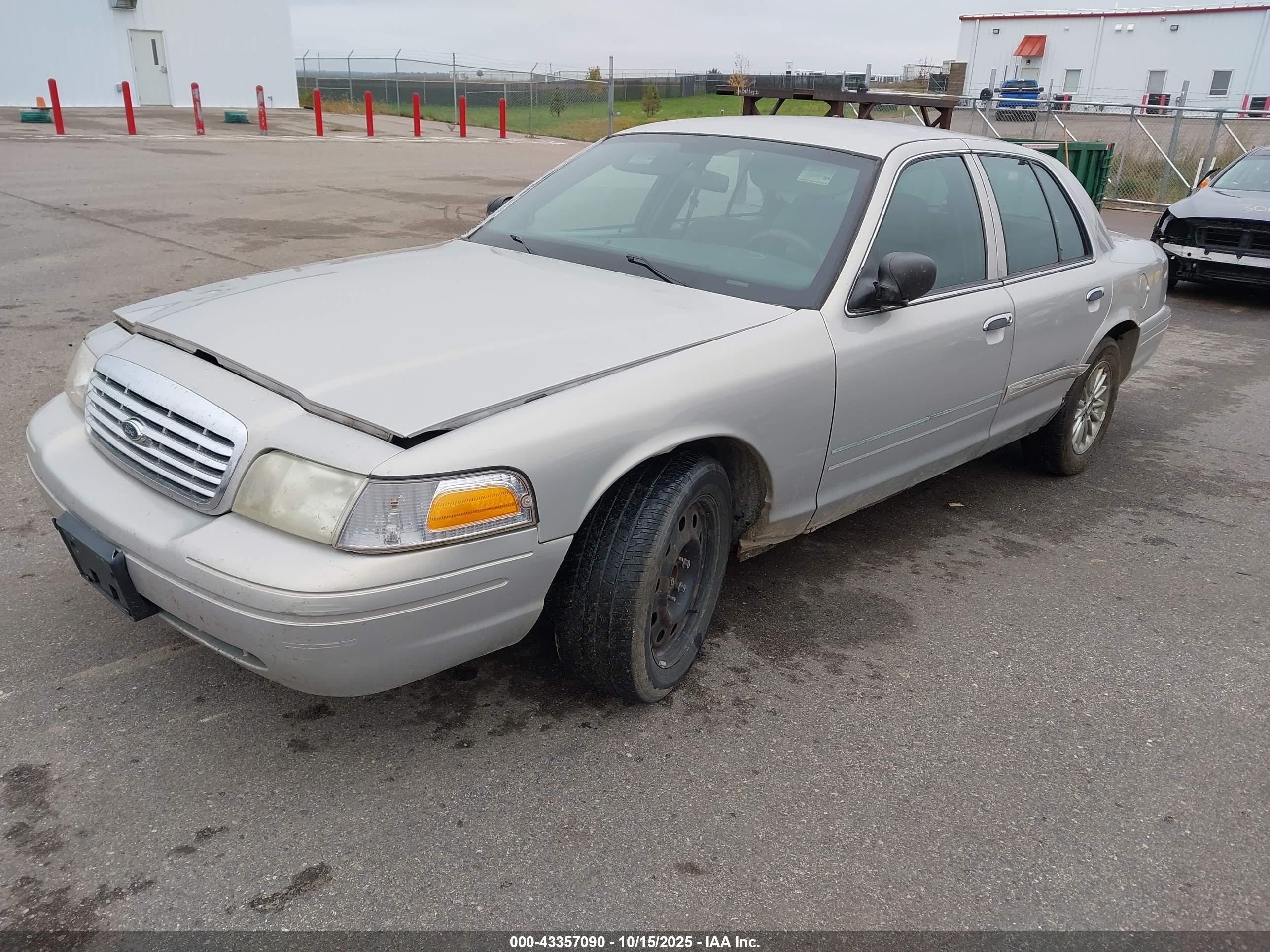 FORD CROWN image 2