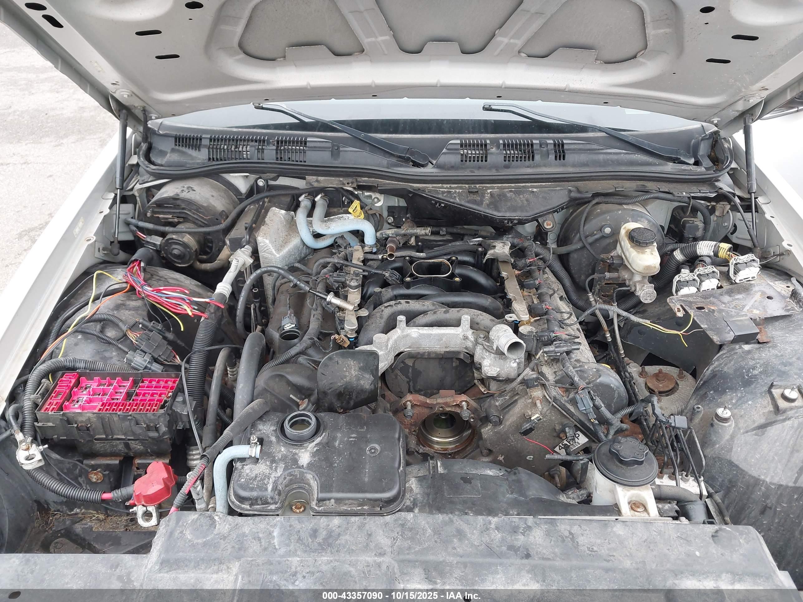 FORD CROWN image 6
