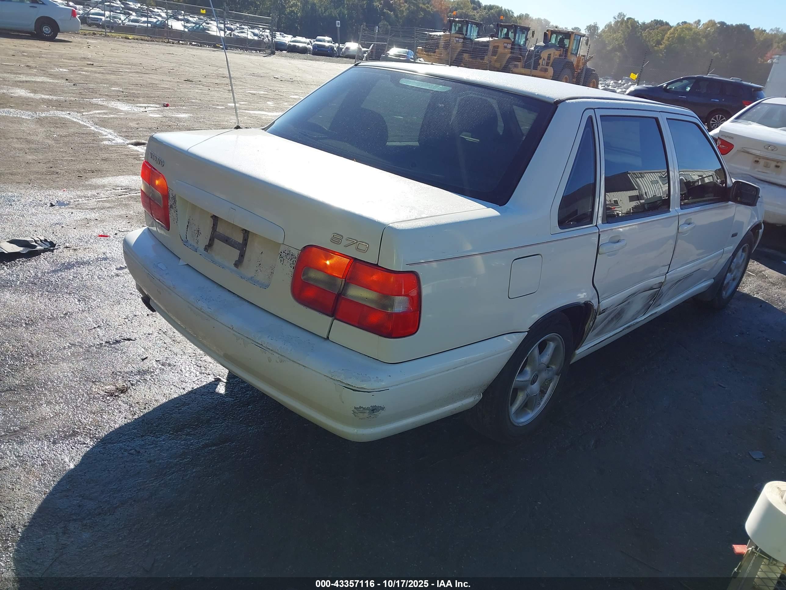 VOLVO S70 image 4