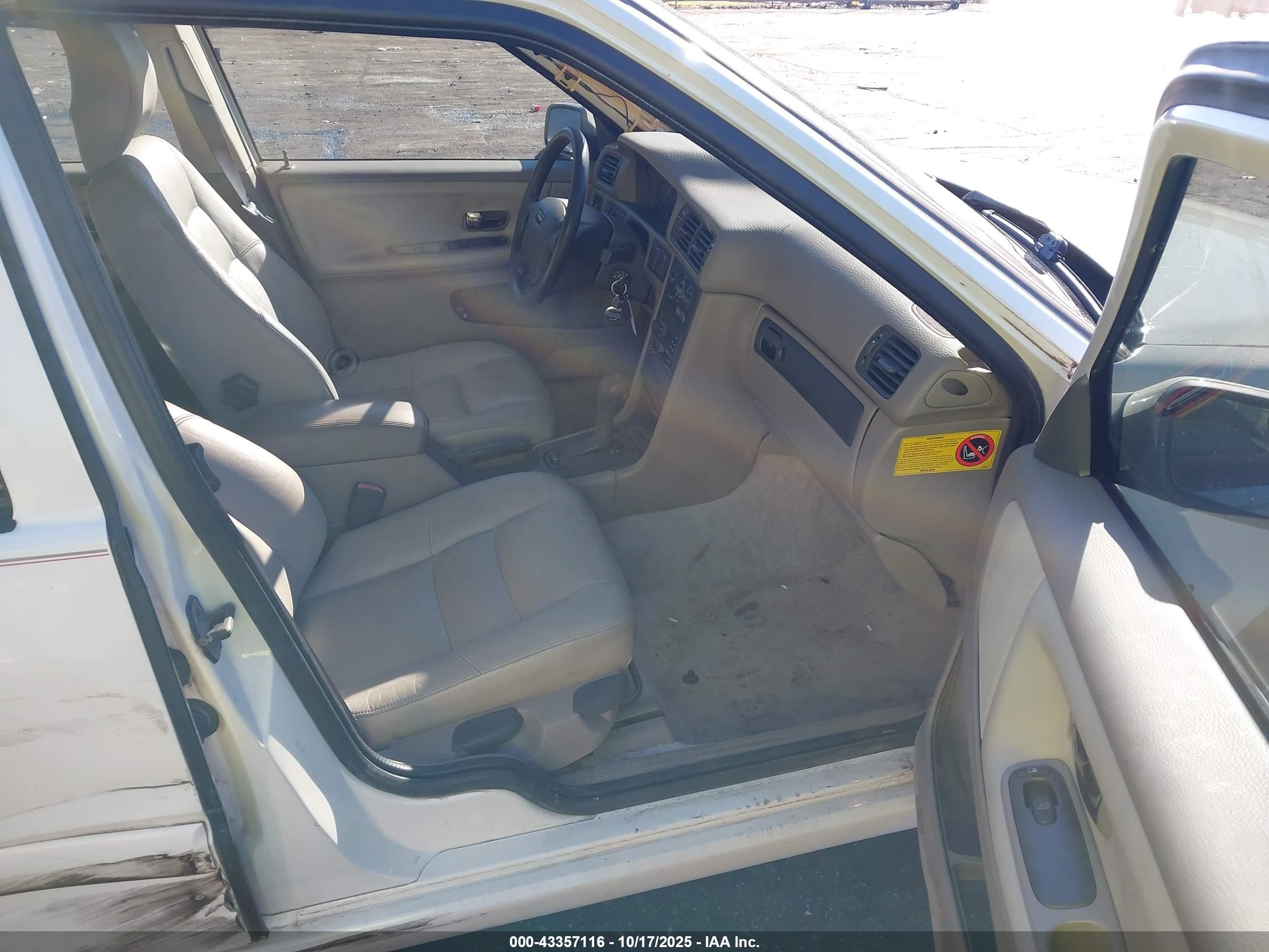 VOLVO S70 image 5
