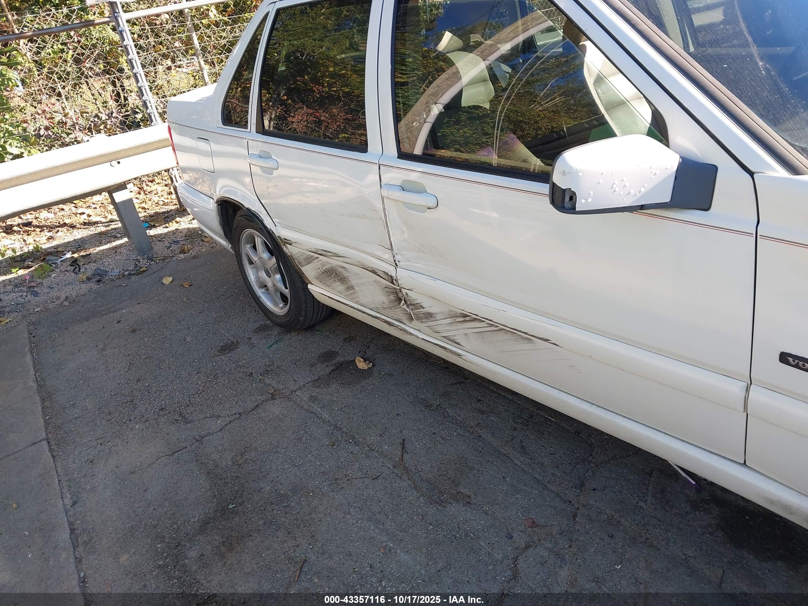 VOLVO S70 image 6