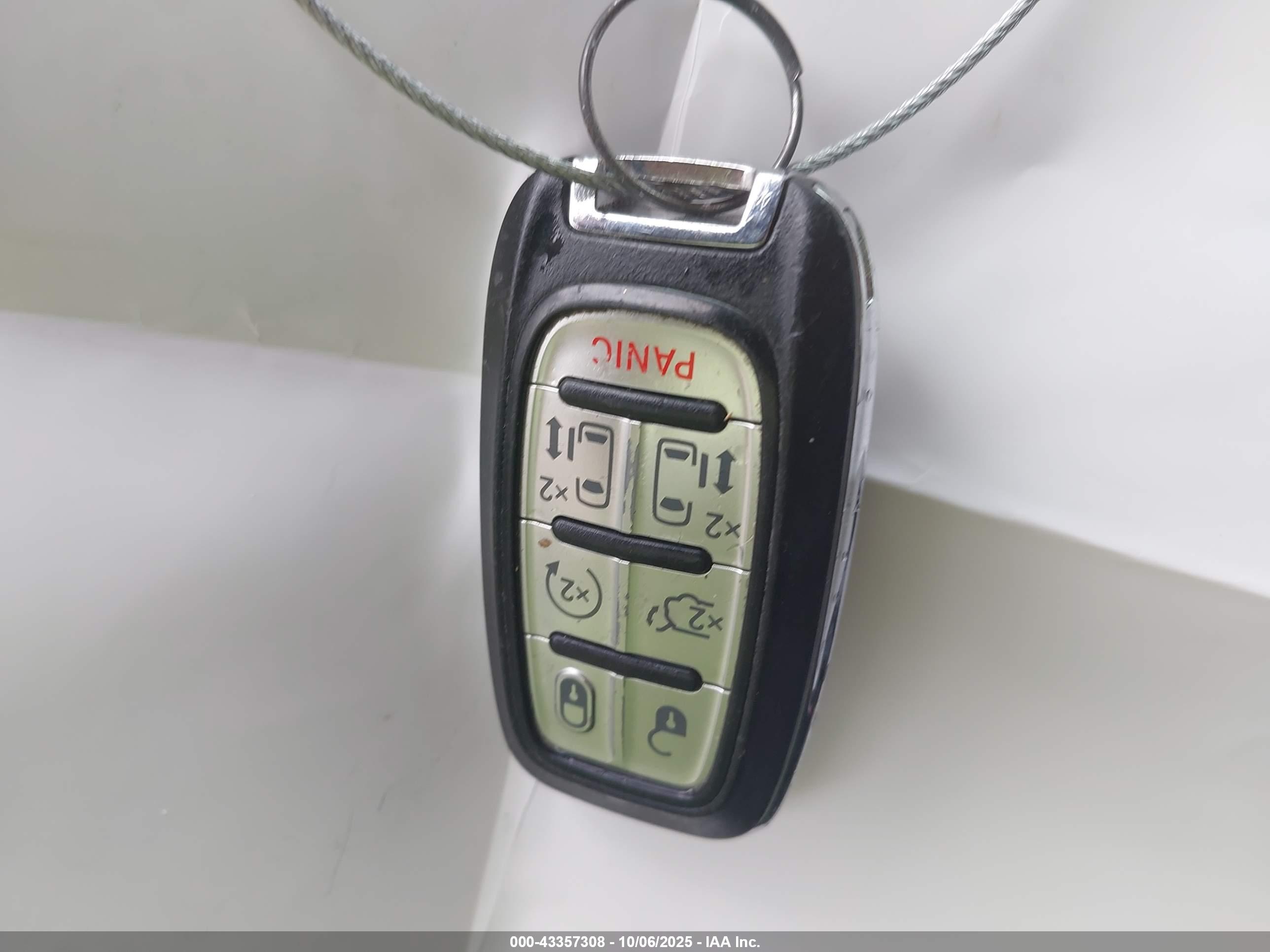 CHRYSLER PACIFICA image 11