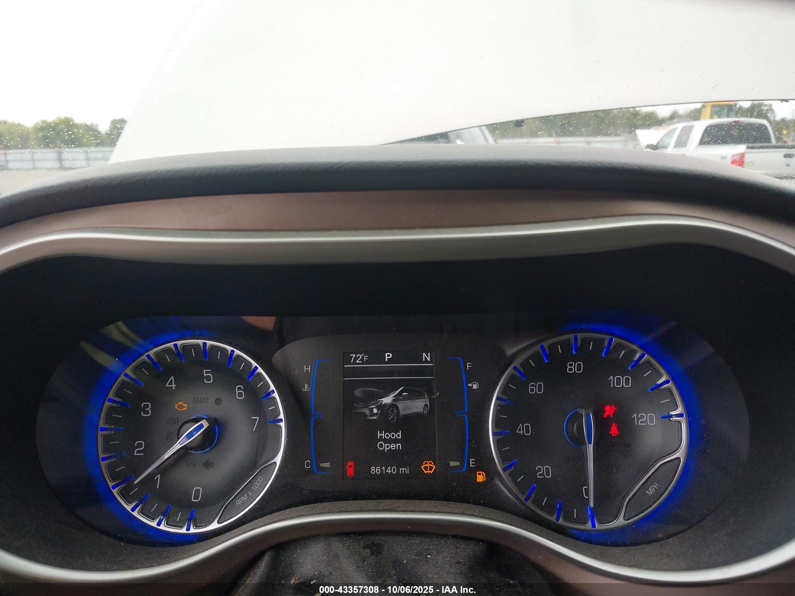 CHRYSLER PACIFICA image 7