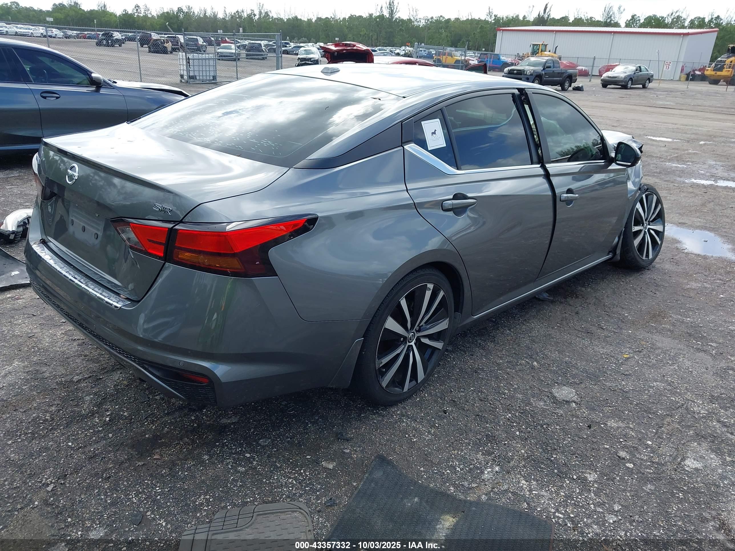 NISSAN ALTIMA image 4