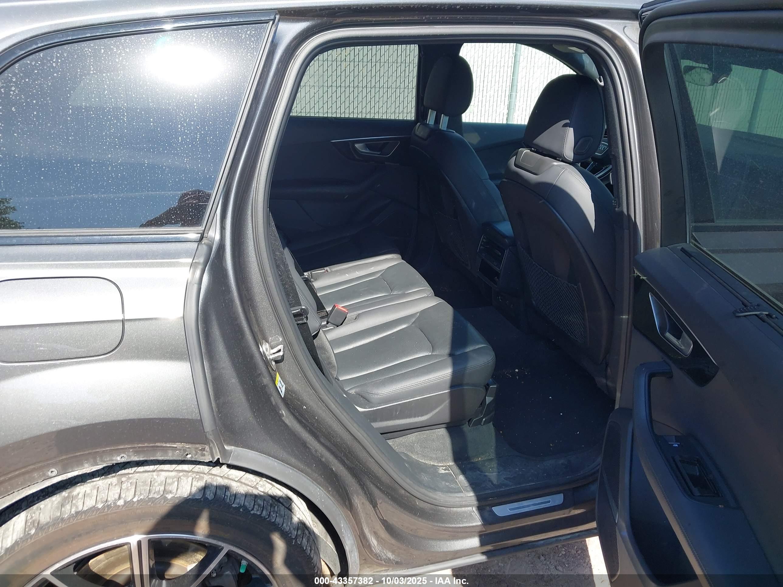 AUDI Q7 image 8