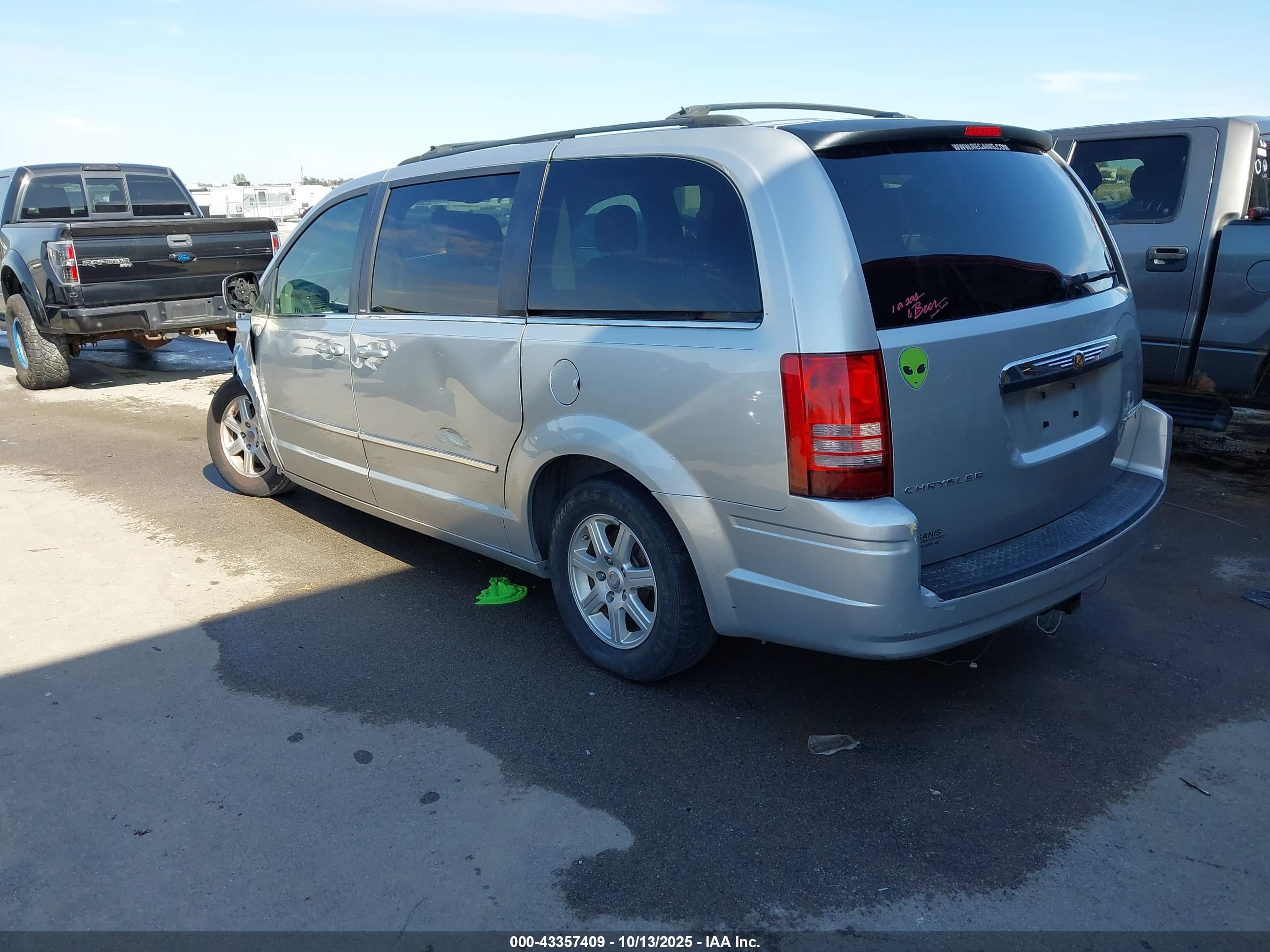 CHRYSLER TOWN image 3