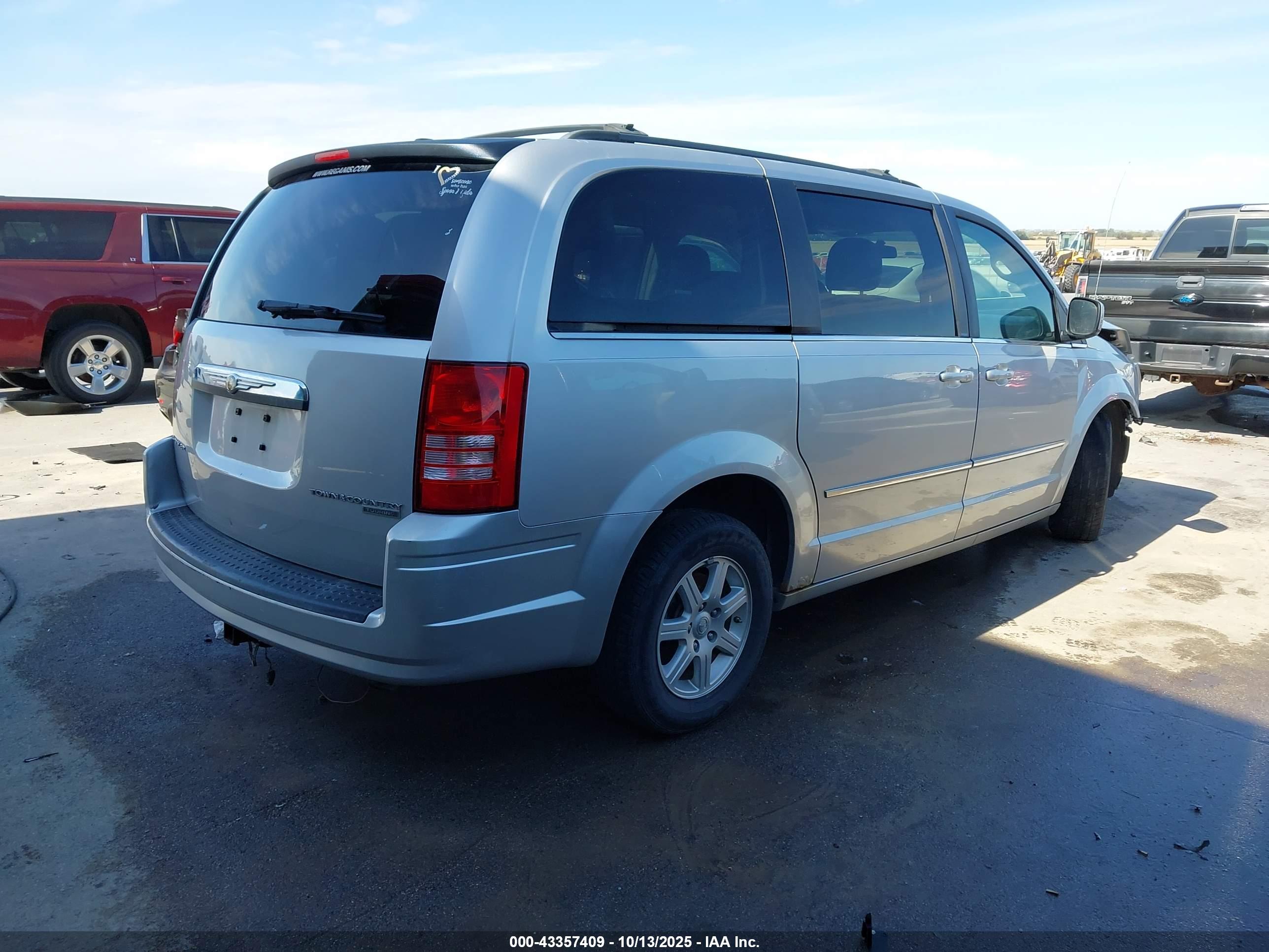 CHRYSLER TOWN image 4