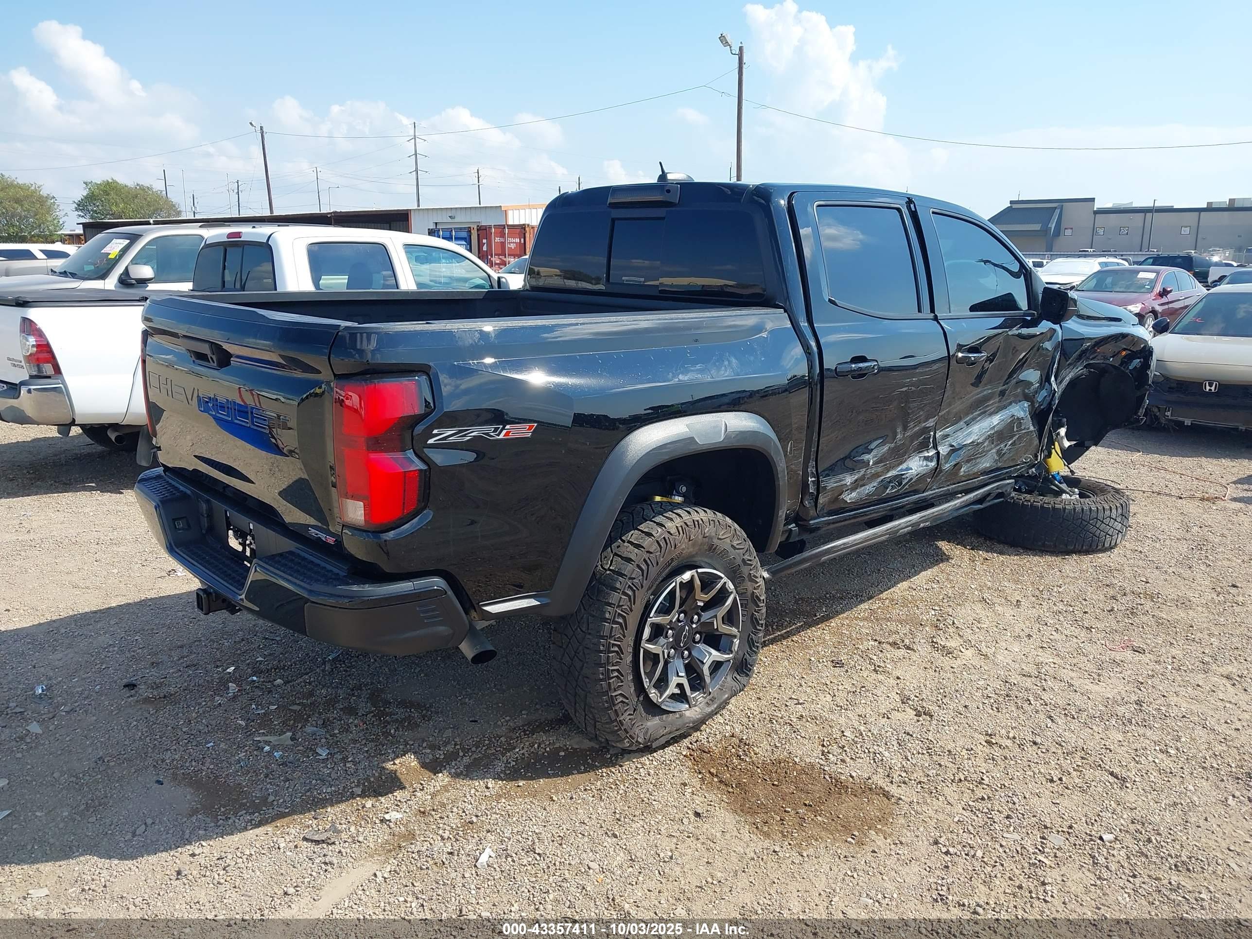 CHEVROLET COLORADO image 4