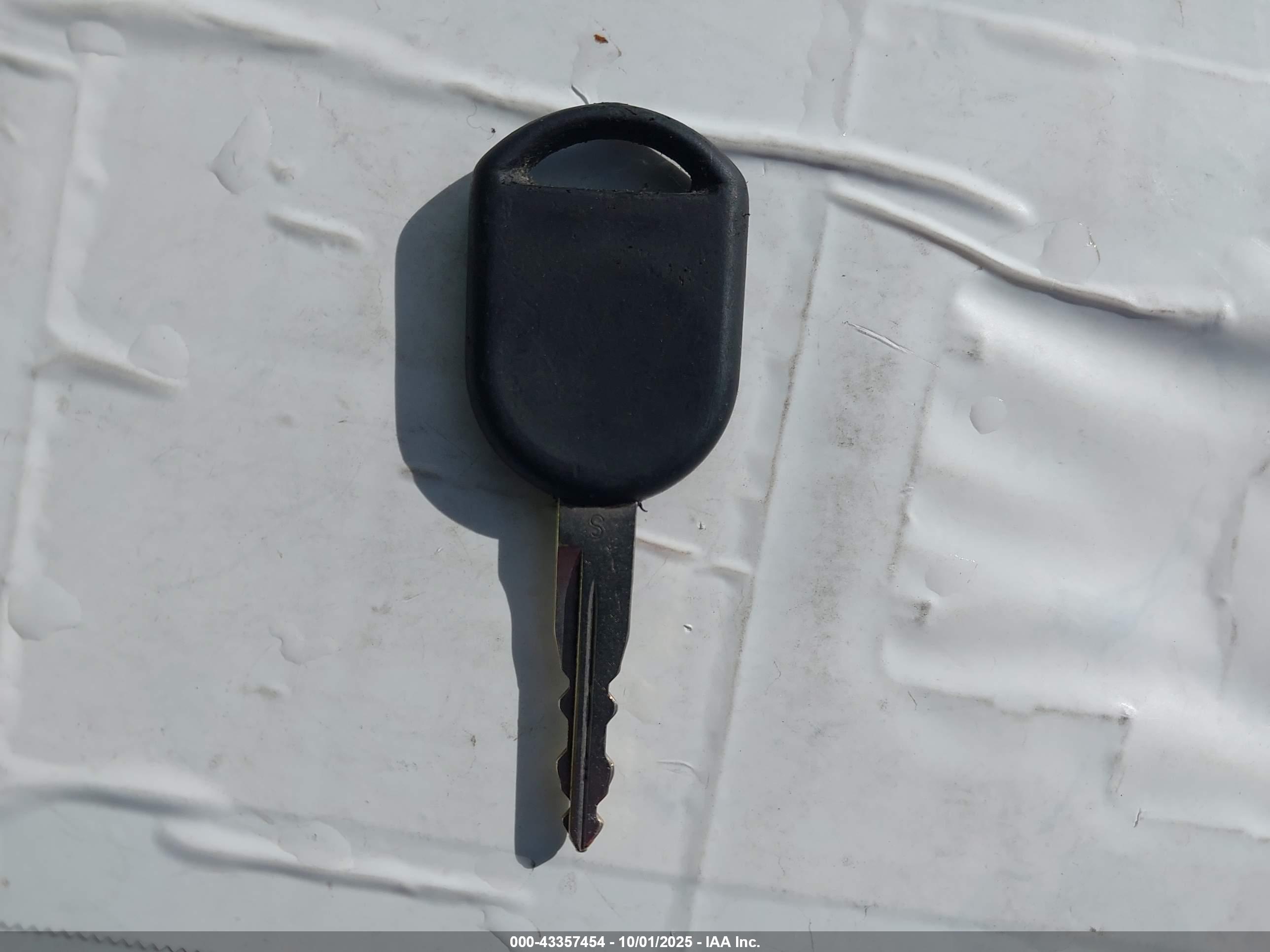 FORD TAURUS image 11